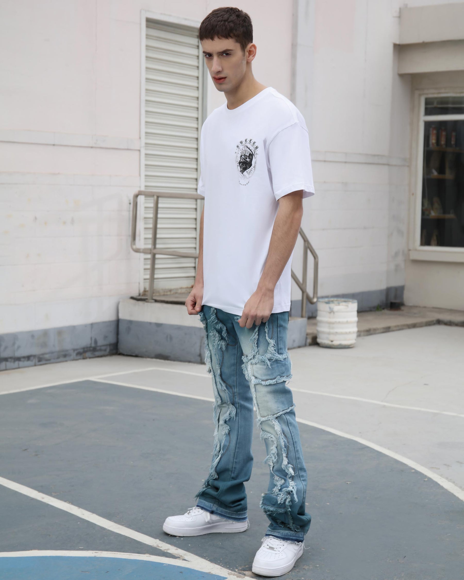 Camiseta con estampado de bandana de calavera negra y texto gótico