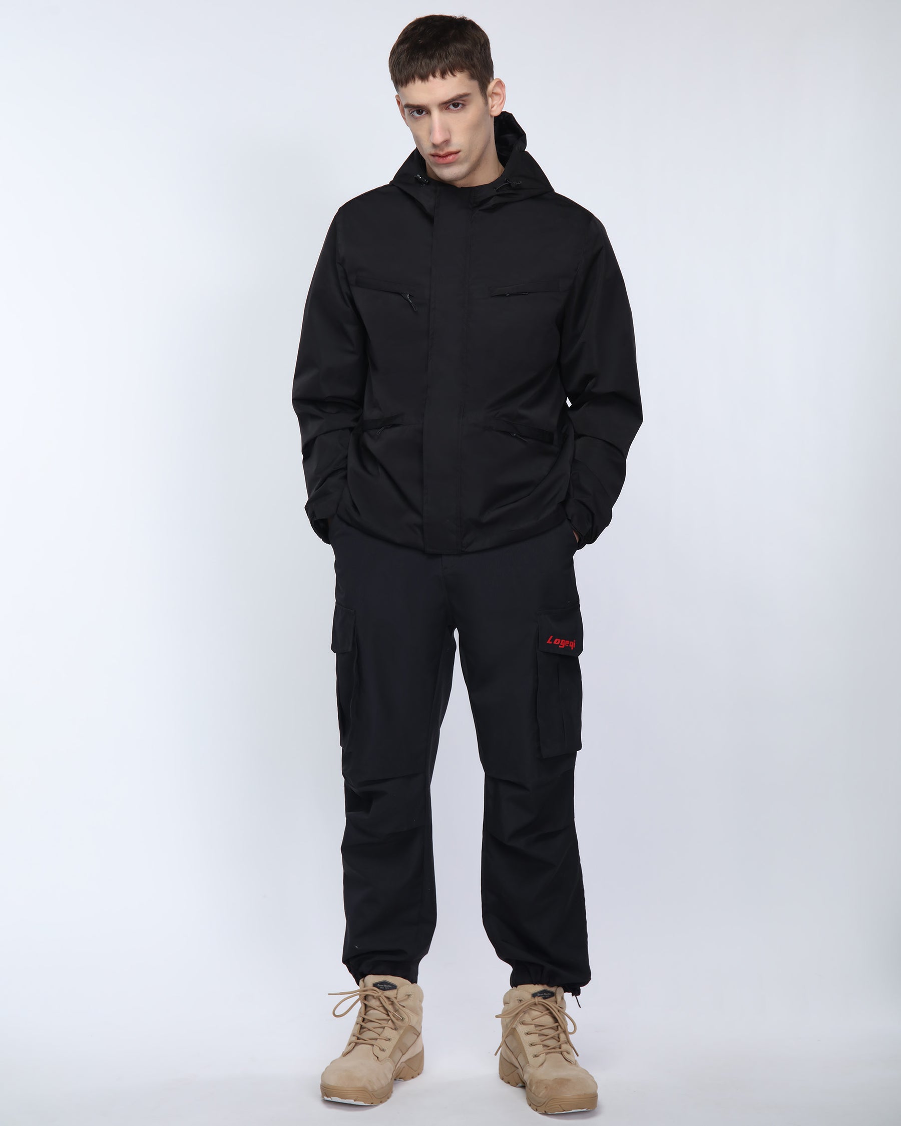 Chaqueta cortavientos urbana con capucha