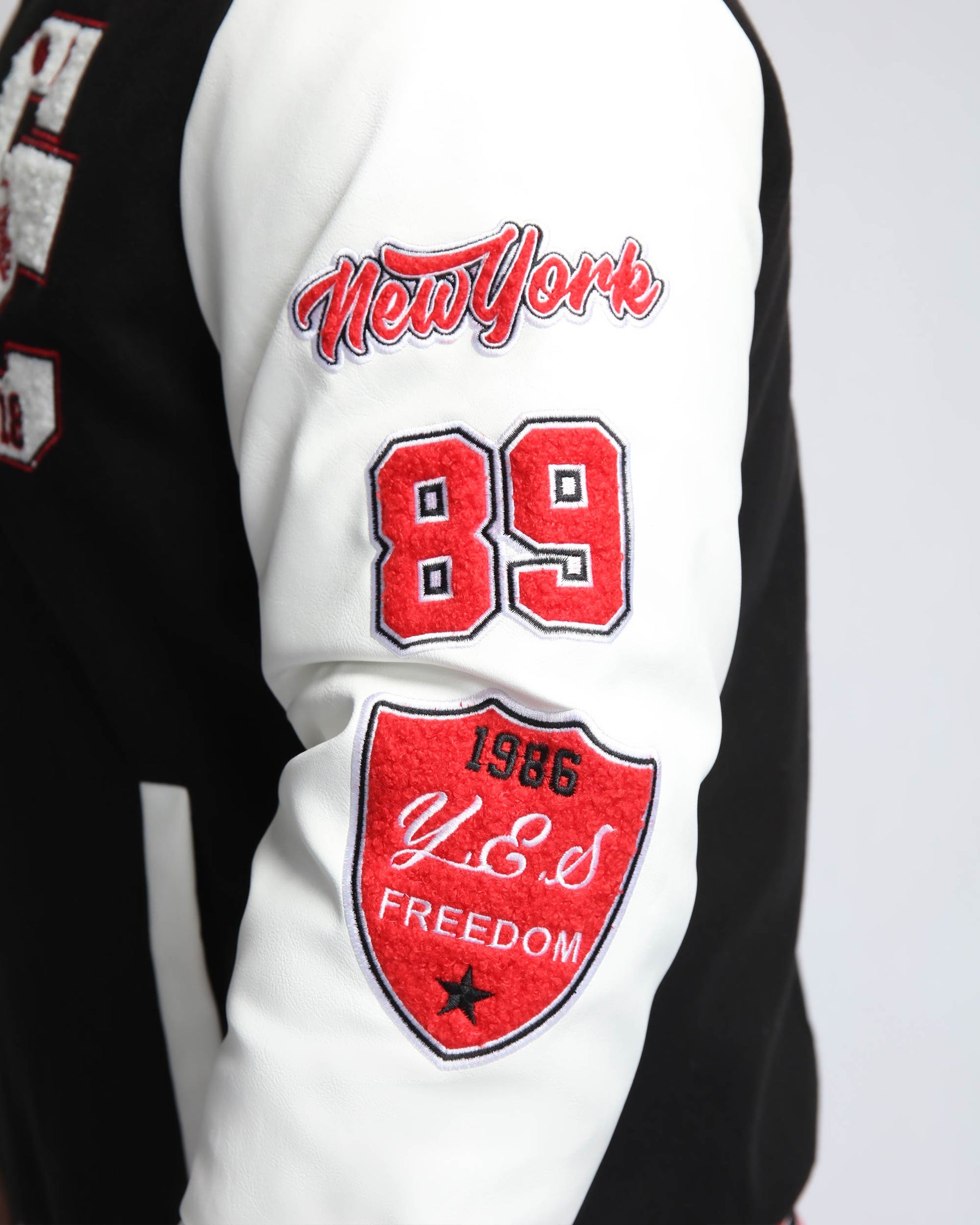 Chaqueta bomber de béisbol con mangas en contraste-Entrega local en México