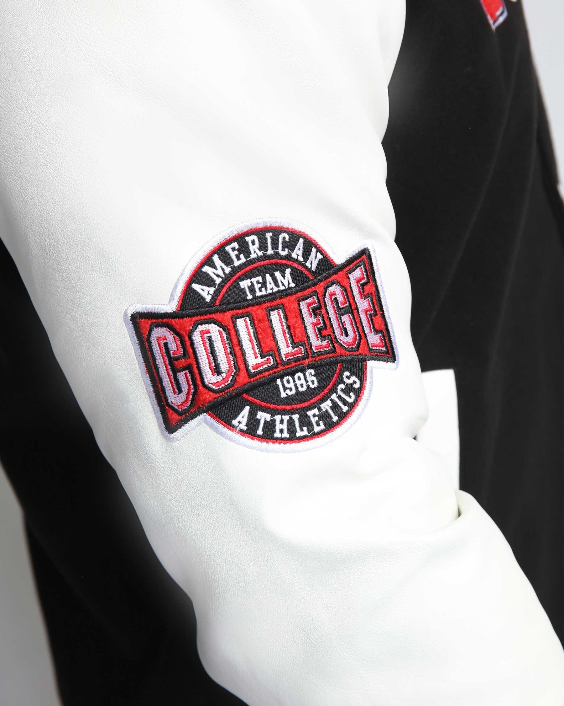 Chaqueta bomber de béisbol con mangas en contraste-Entrega local en México