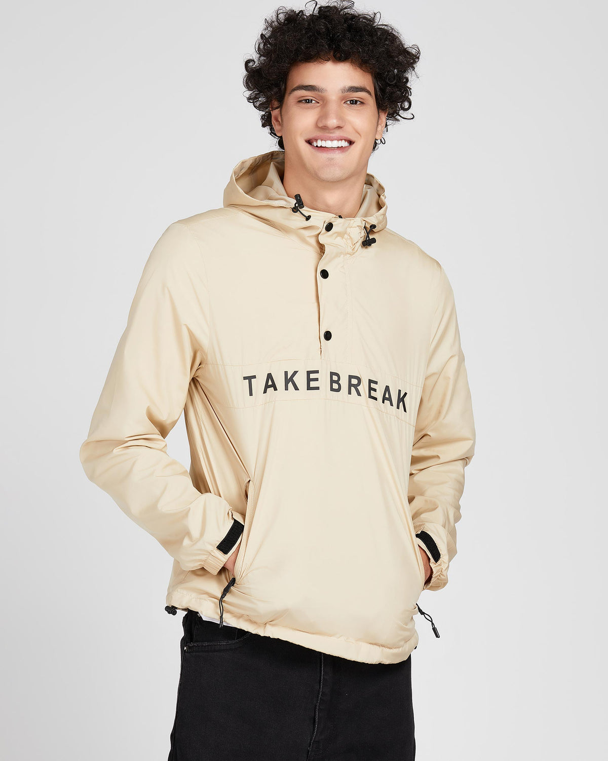 Chaqueta cortavientos resistente a la intemperie