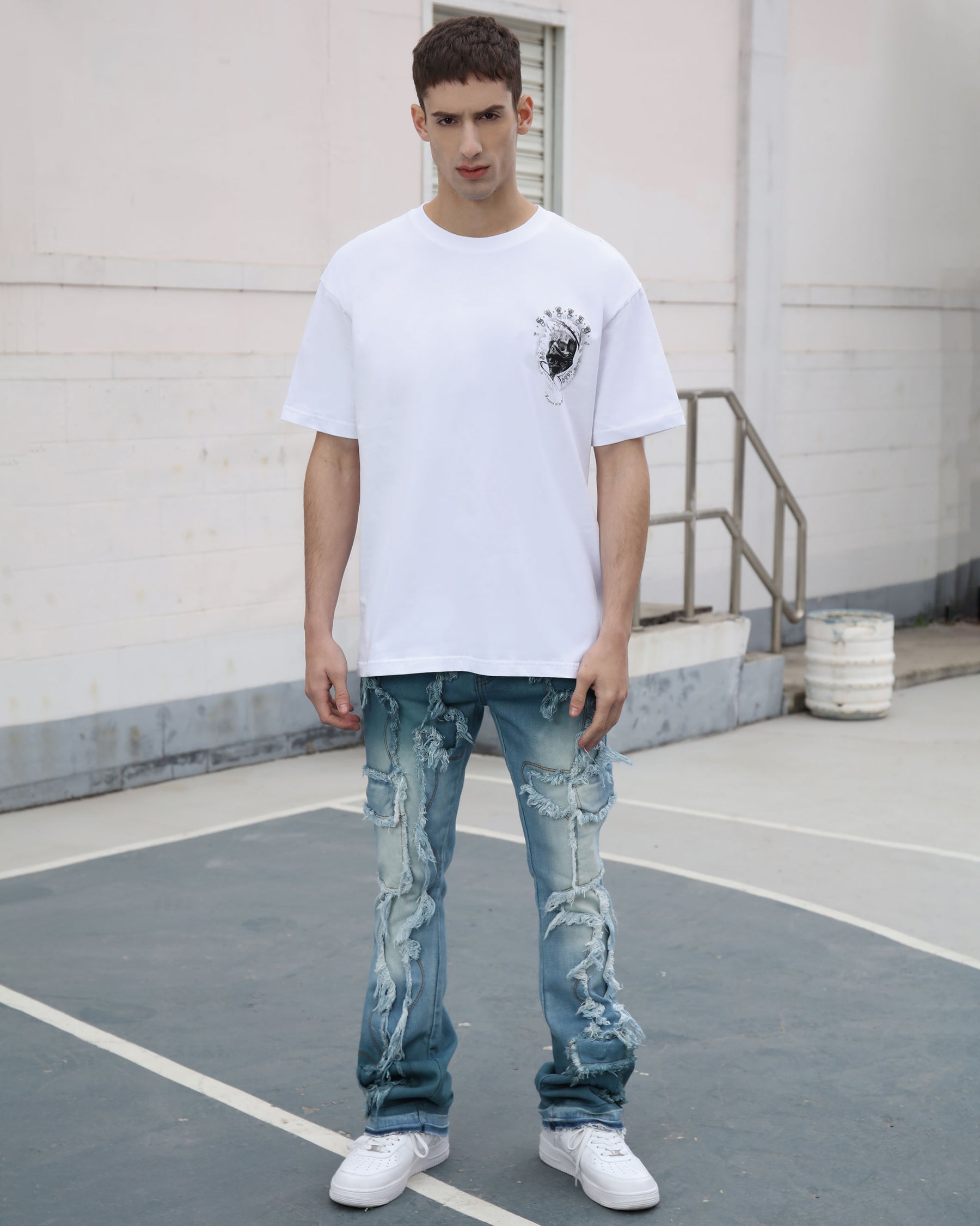 Camiseta con estampado de bandana de calavera negra y texto gótico