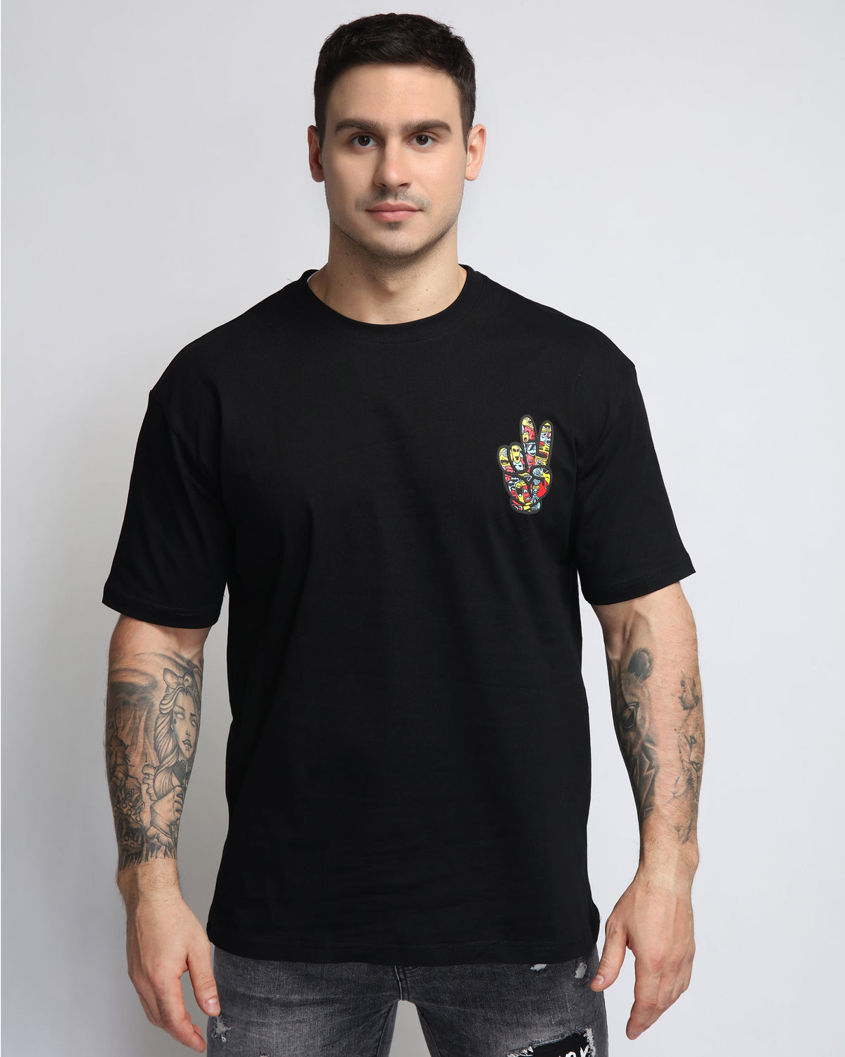 Camiseta con estampado llamativo de tipografía atrevida