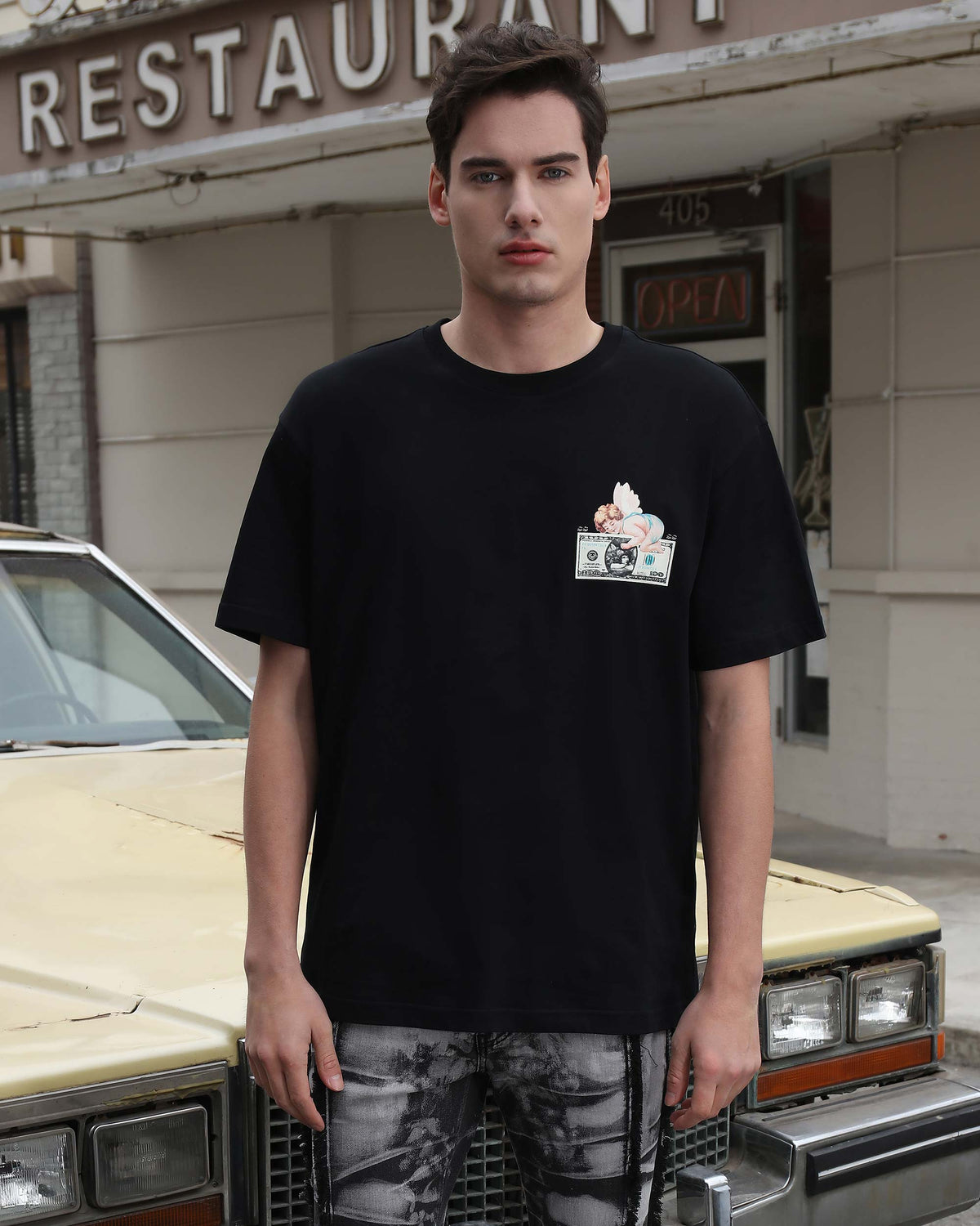 Camiseta con ÁNGEL, gráfico de querubín en billete de 100 dólares y motivo "LOVE MONEY"