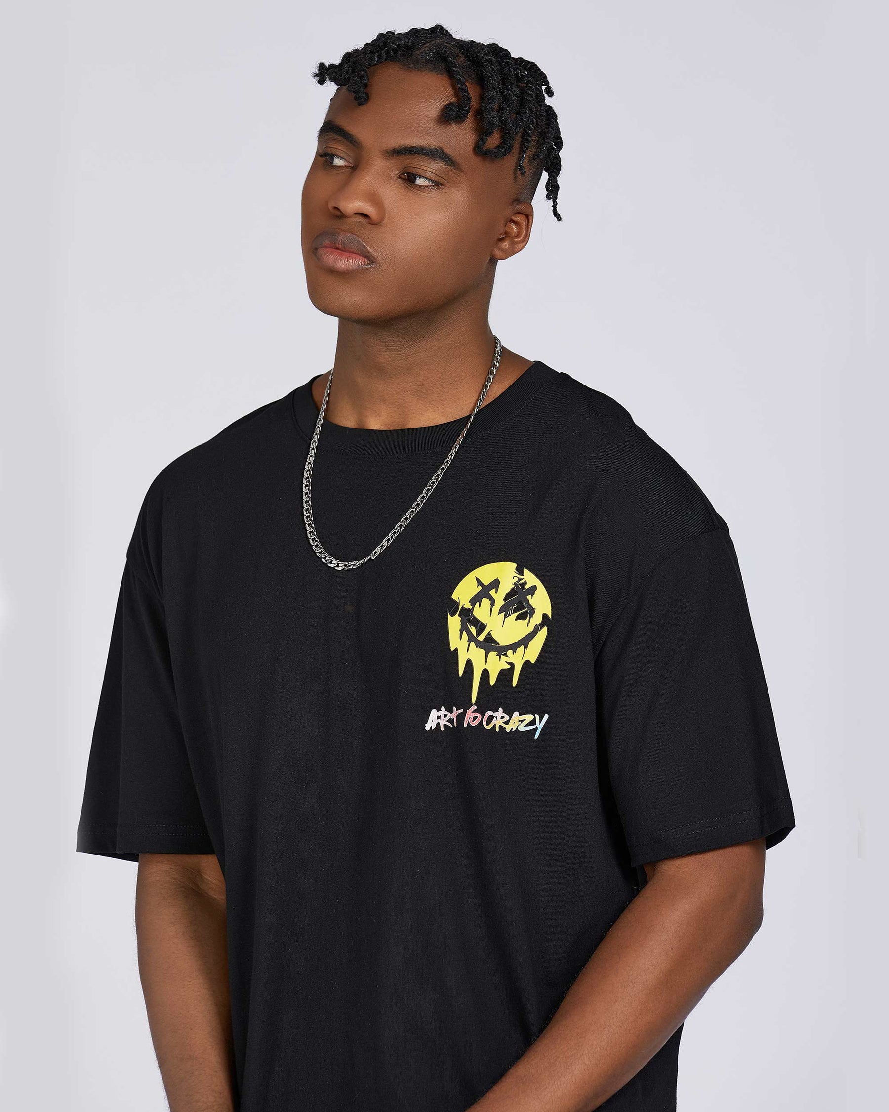 Camiseta con gráfico de cara sonriente derretida, tipografía y cita