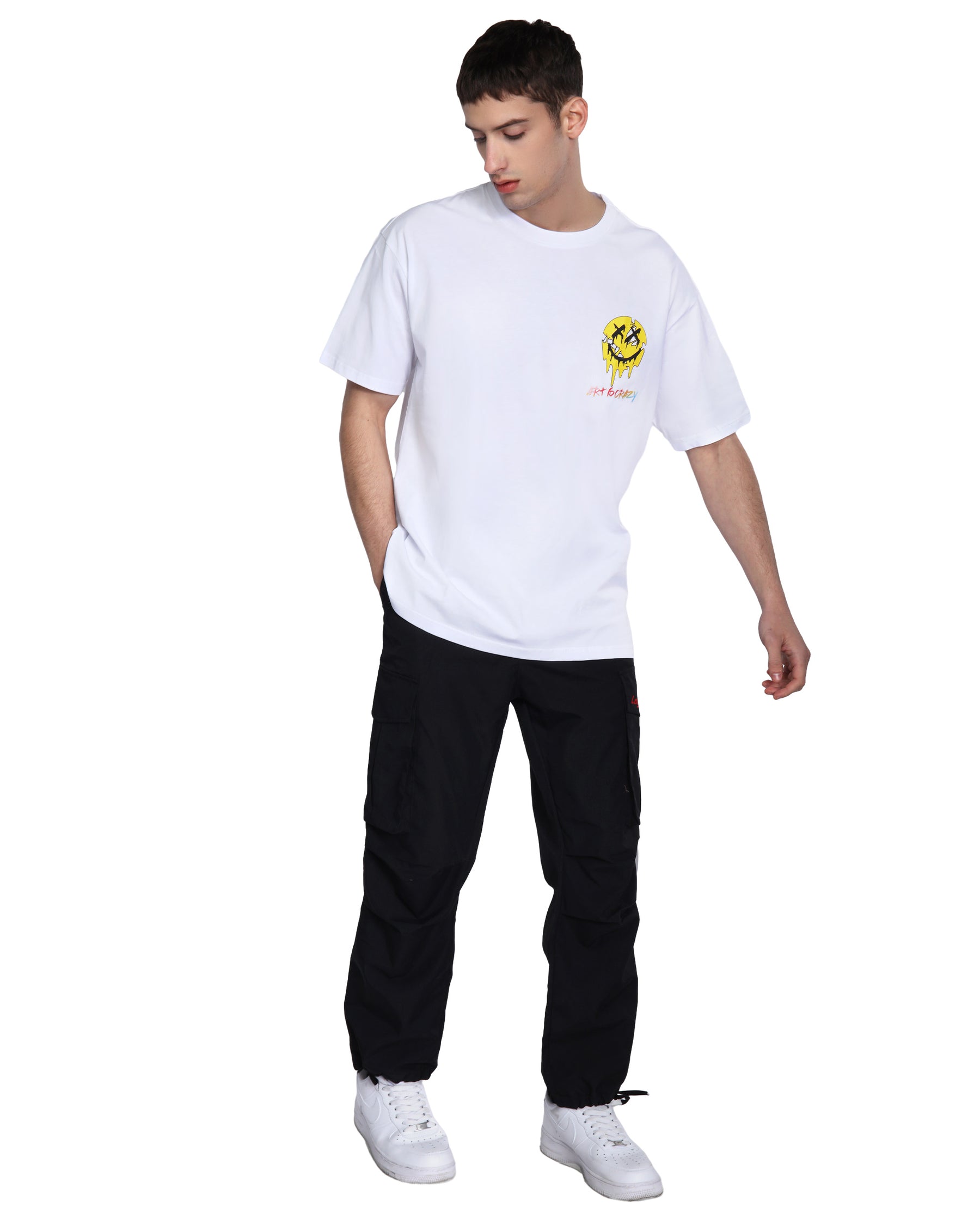 Camiseta con gráfico de cara sonriente derretida, tipografía y cita