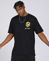 Camiseta con gráfico de cara sonriente derretida, tipografía y cita