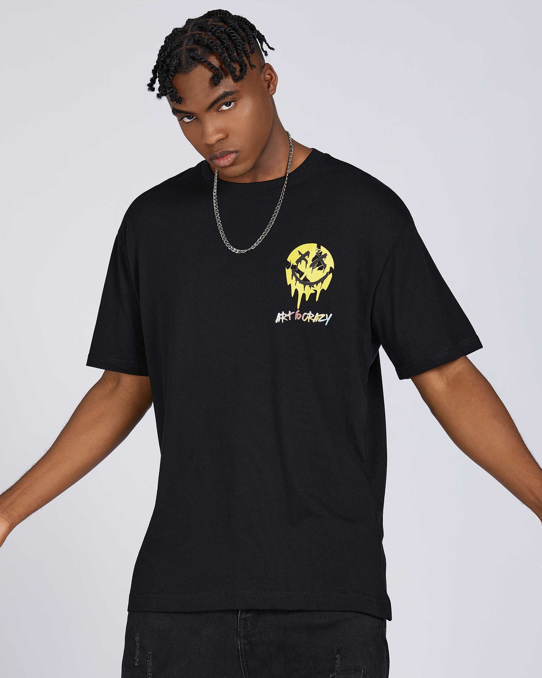 Camiseta con gráfico de cara sonriente derretida, tipografía y cita