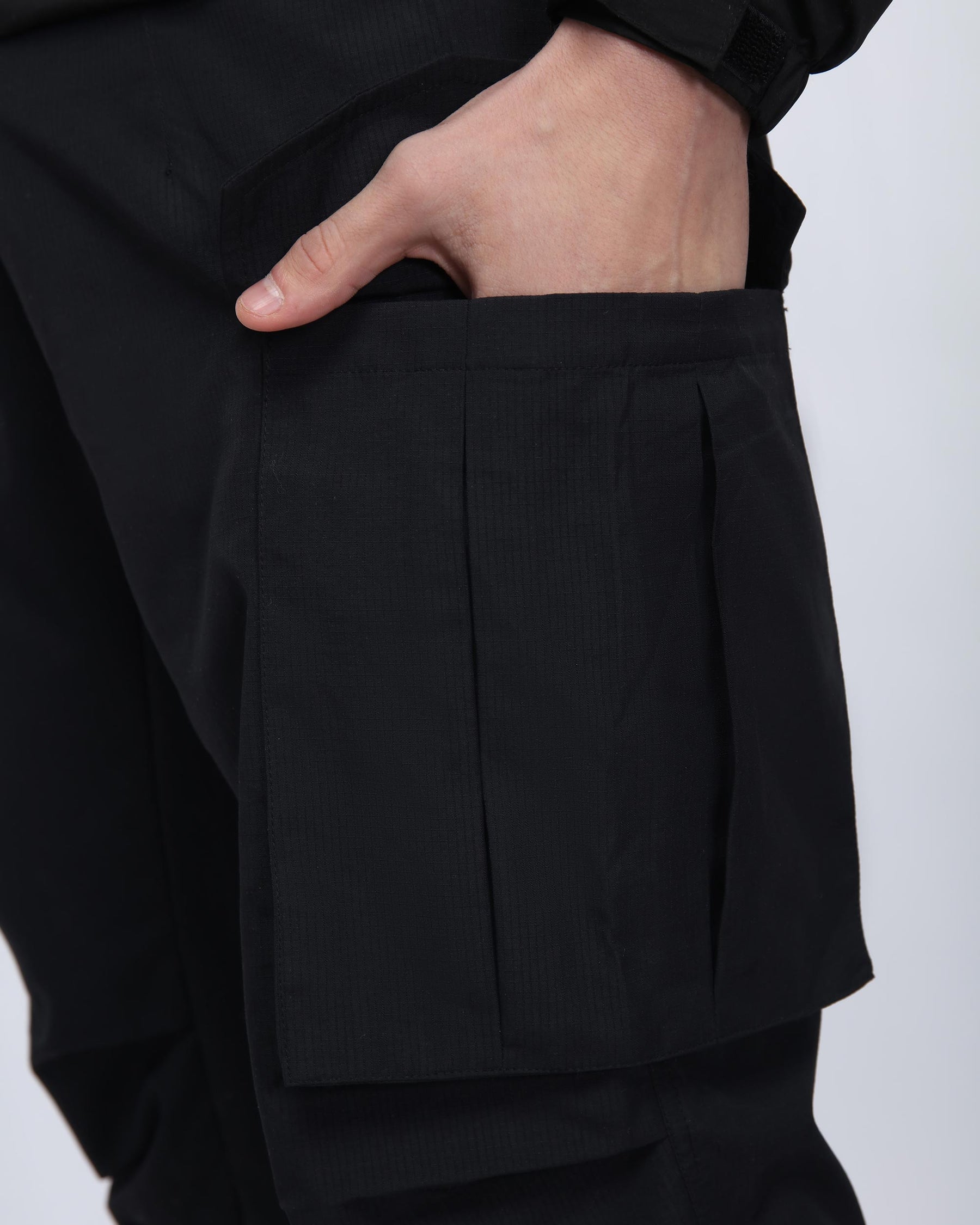 Pantalón cargo Urban Explorer con múltiples bolsillos