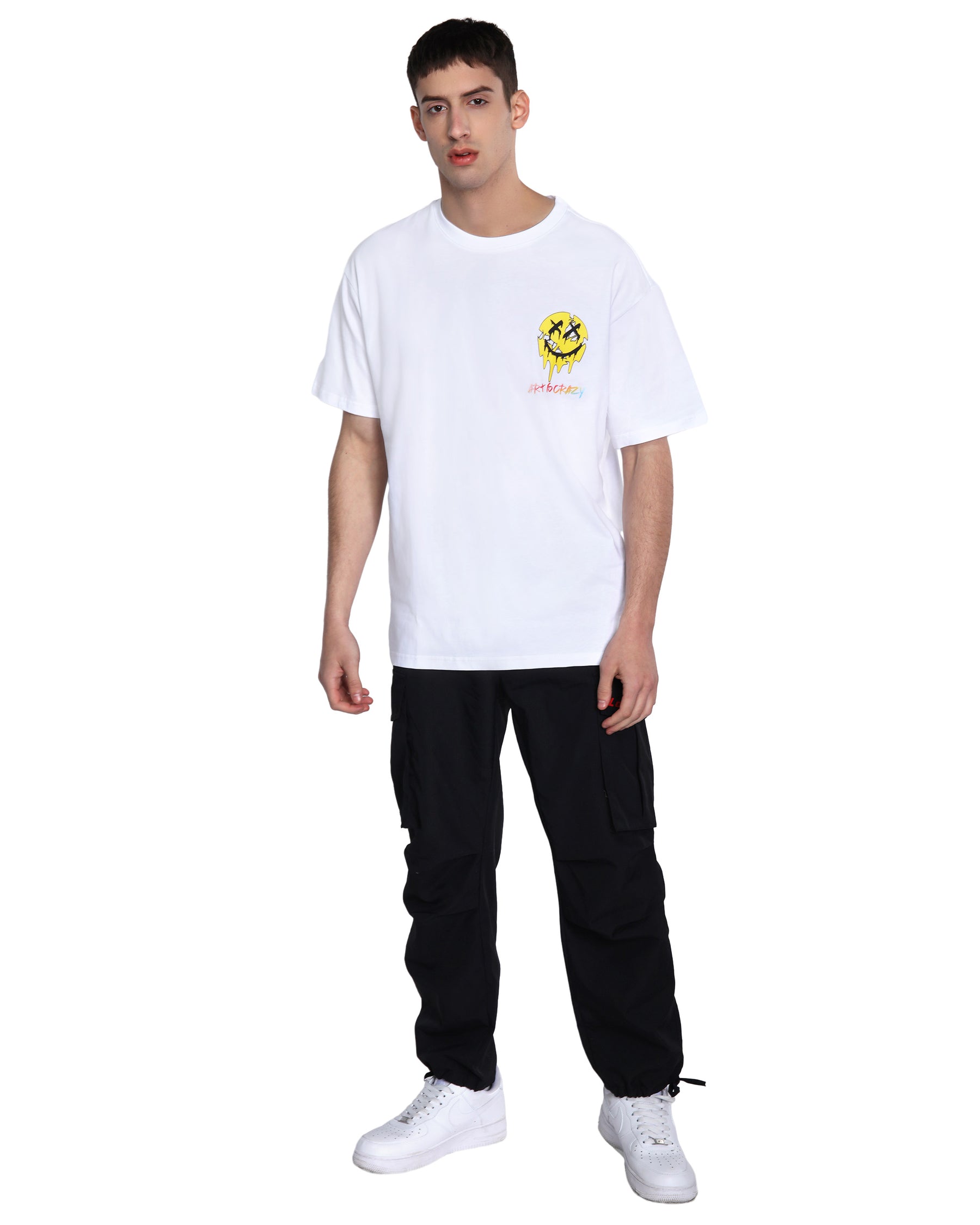 Camiseta con gráfico de cara sonriente derretida, tipografía y cita