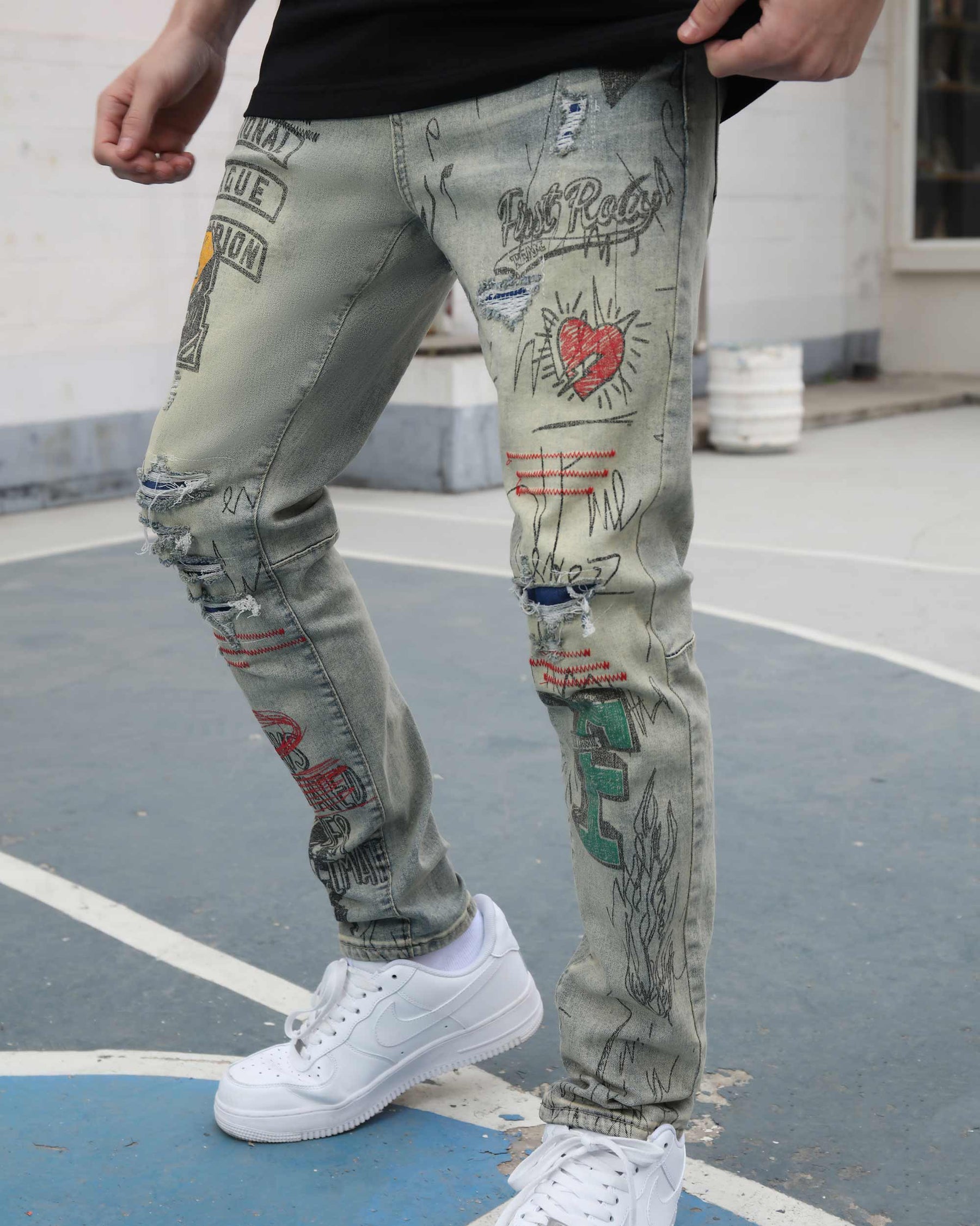 Detailing Graffiti Ripped Blue Washed Jeans