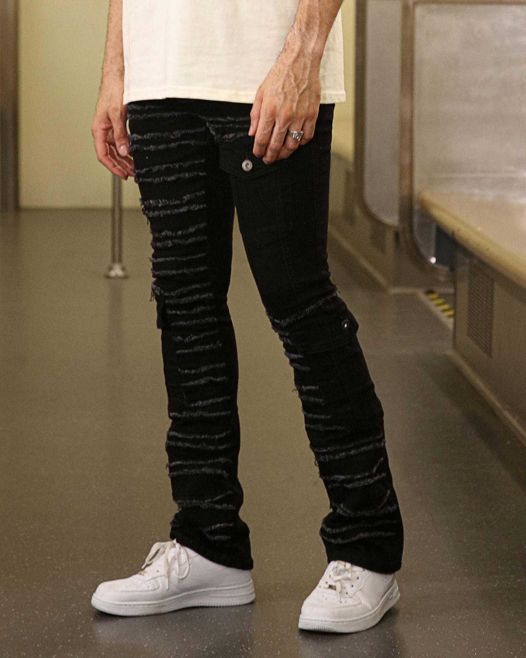 Logeqi Stylish Raw edge Black Jeans with Side Pocket Detailing