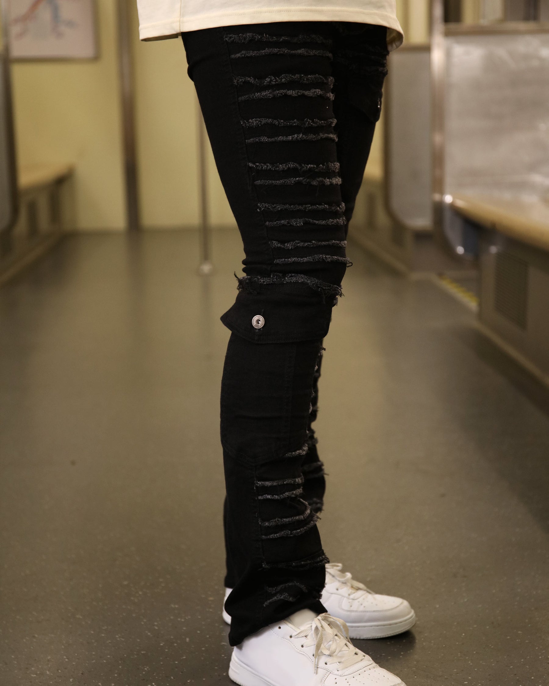 Logeqi Stylish Raw edge Black Jeans with Side Pocket Detailing