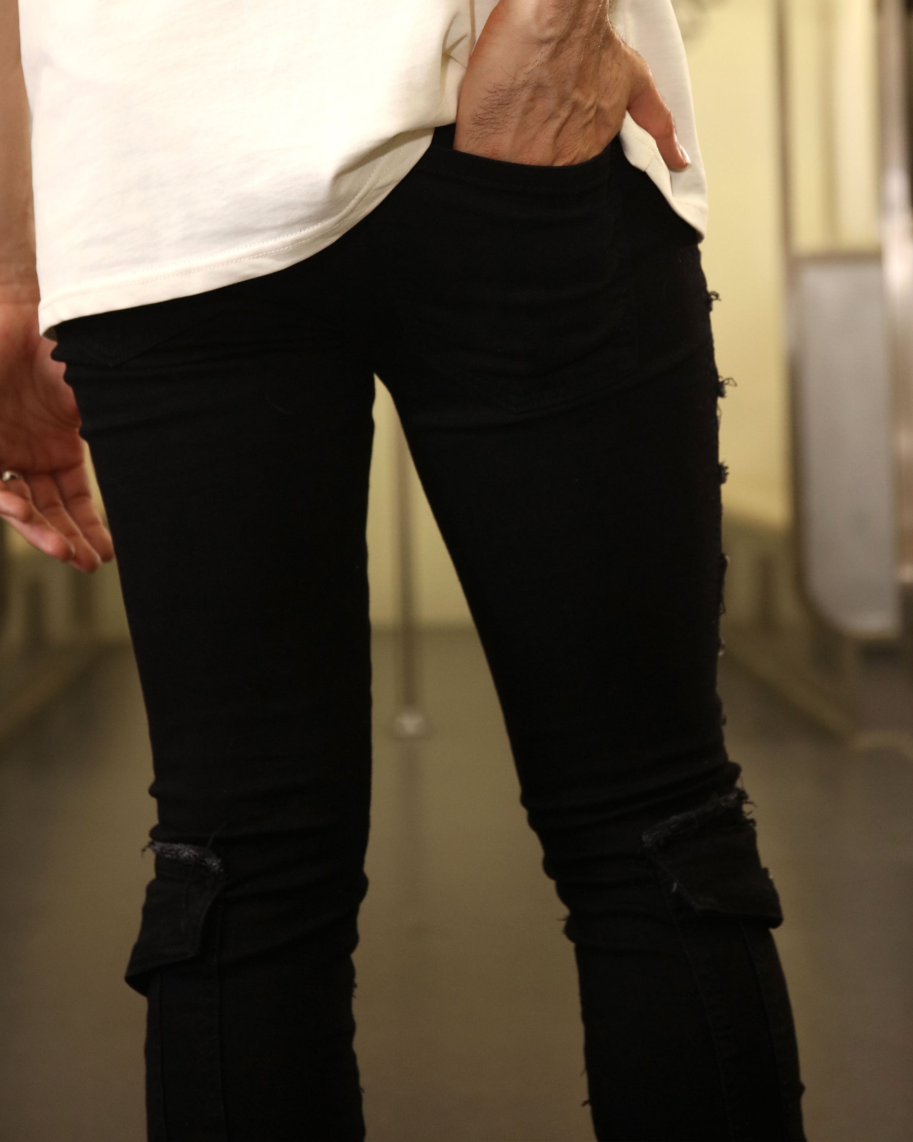 Logeqi Stylish Raw edge Black Jeans with Side Pocket Detailing