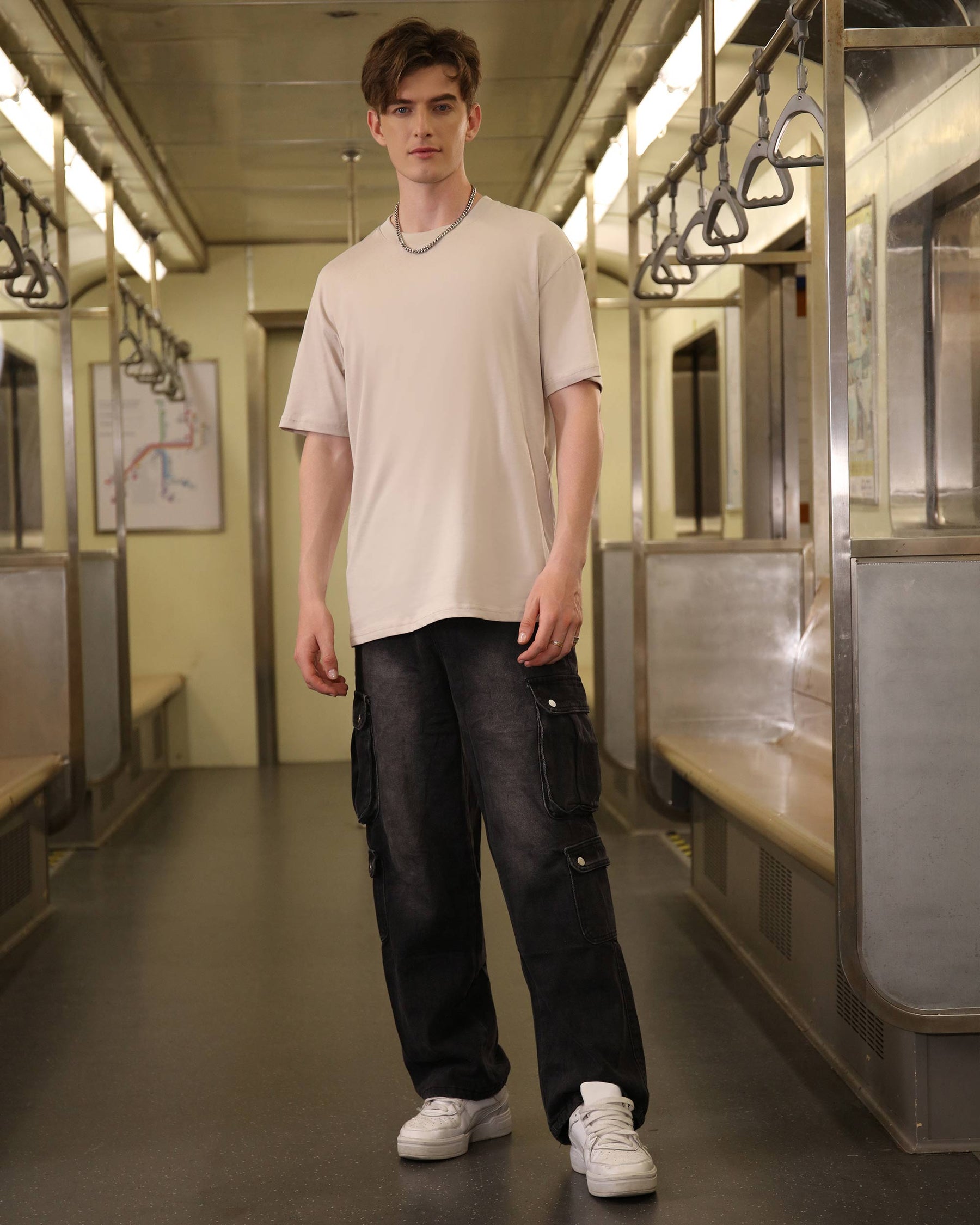 Logeqi Essential Baggy Jeans: Black with Multiple Side Pockets
