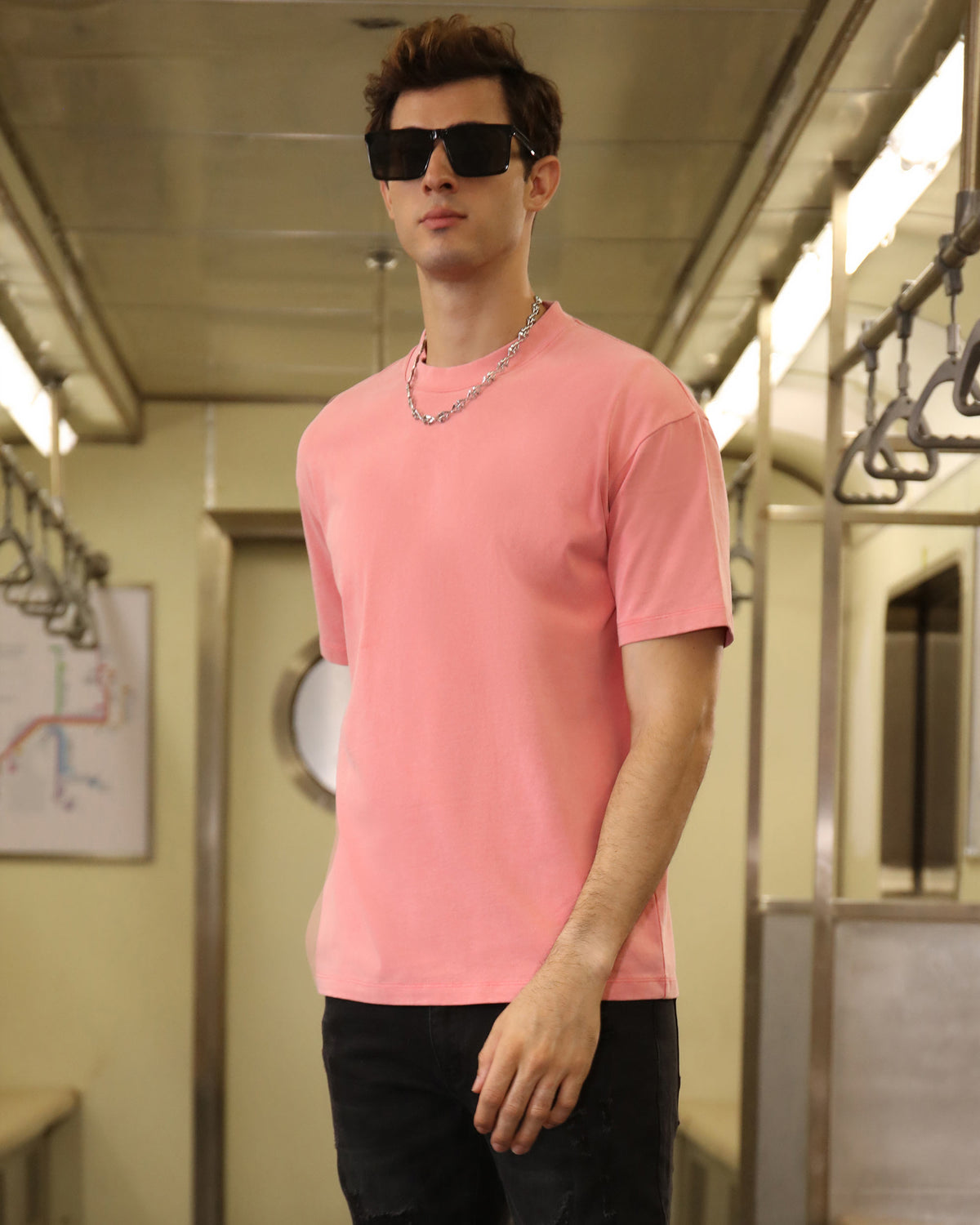 Camiseta con estampado gráfico Retro Vibe-Entrega local en México