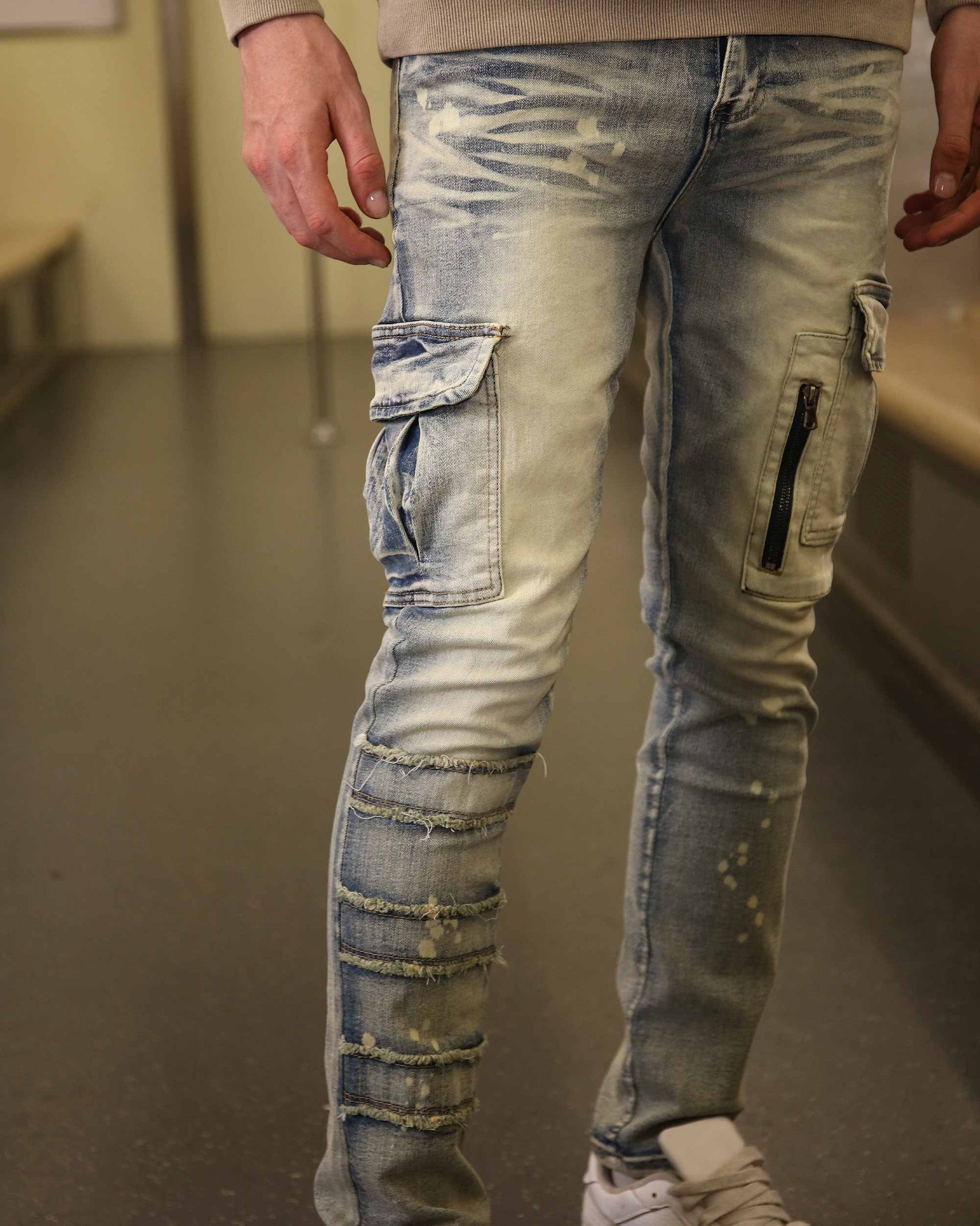 Logeqi Spray Painted Blue Cargo Jeans with Streetwear Edge