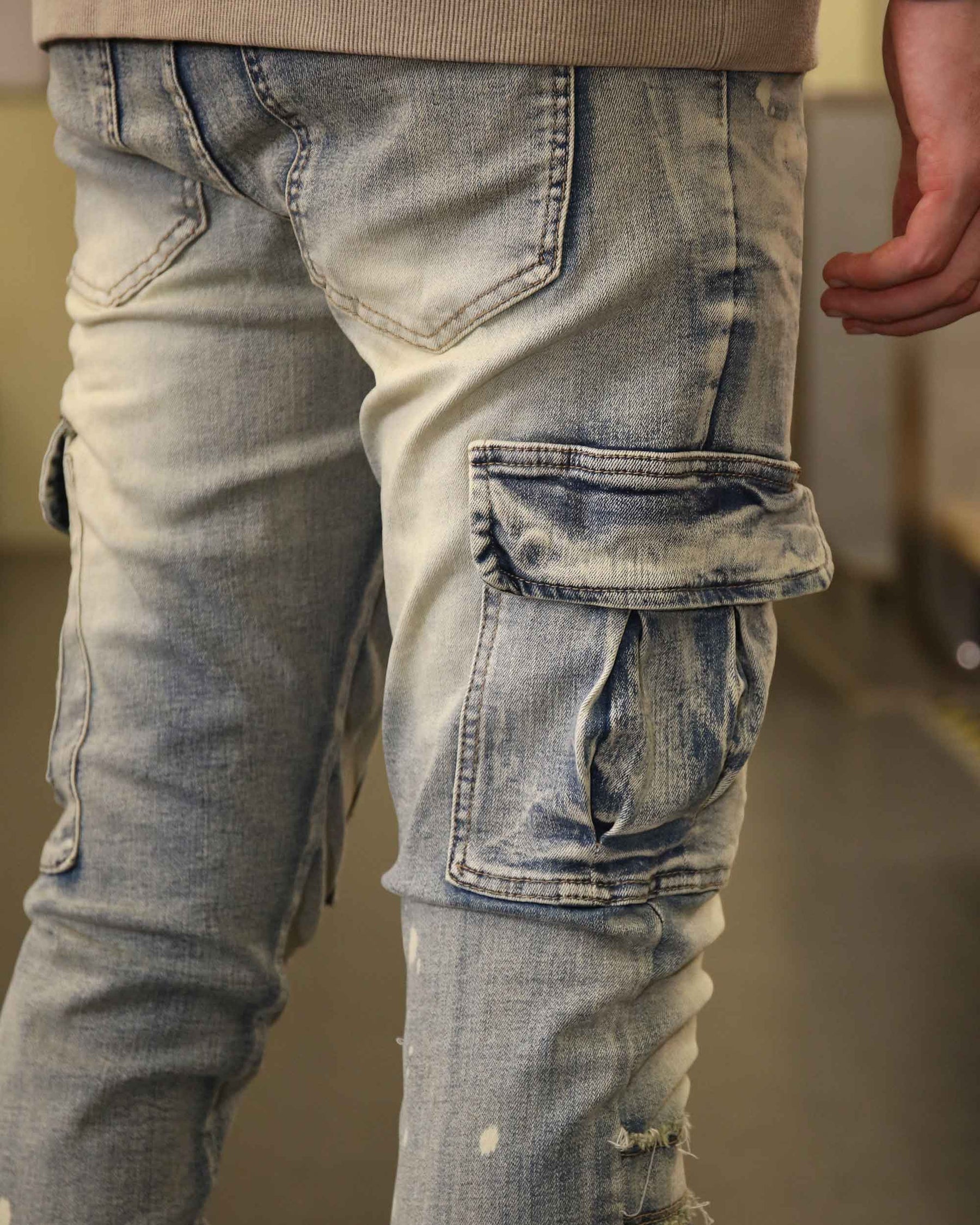 Logeqi Spray Painted Blue Cargo Jeans with Streetwear Edge