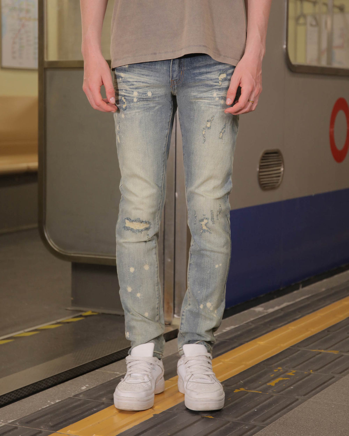 Jeans desgastados azules ajustados y estilo rebelde - Entrega local en México