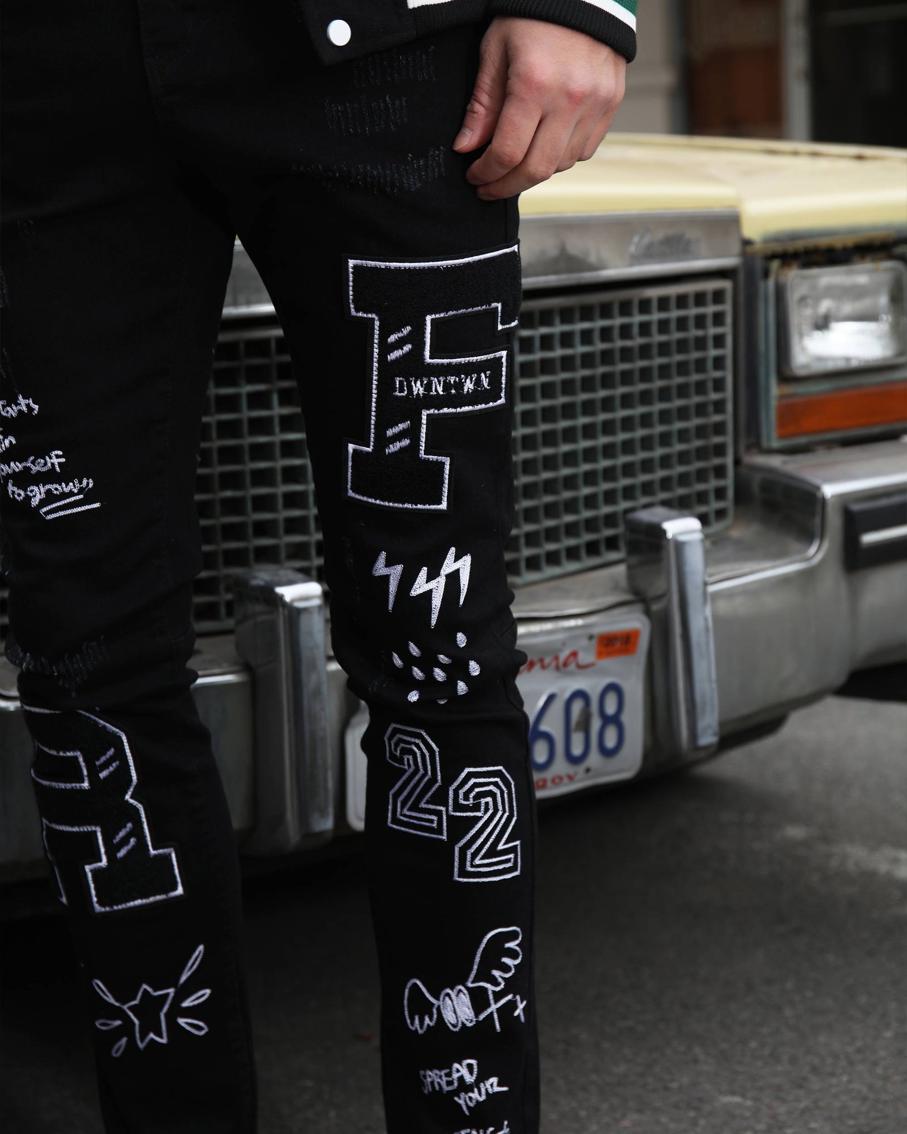 Jeans Slim-fit Negros con Bordado Urban Graffiti-Entrega local en México