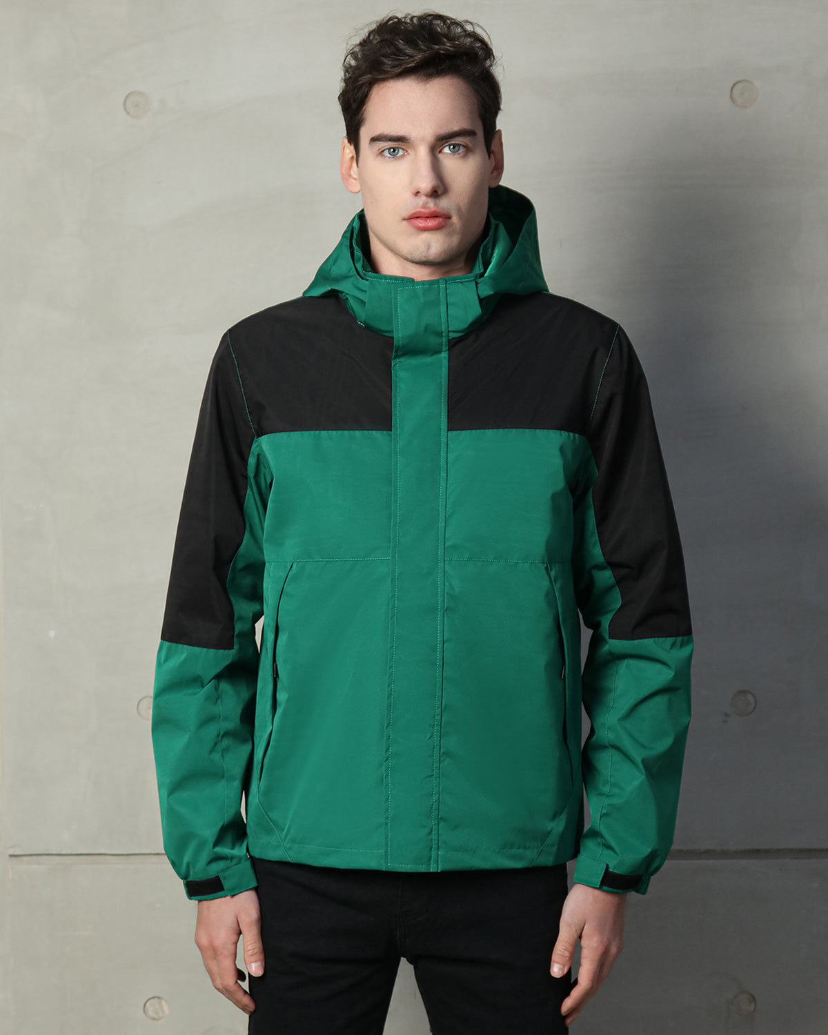 Chaqueta cortavientos aislada