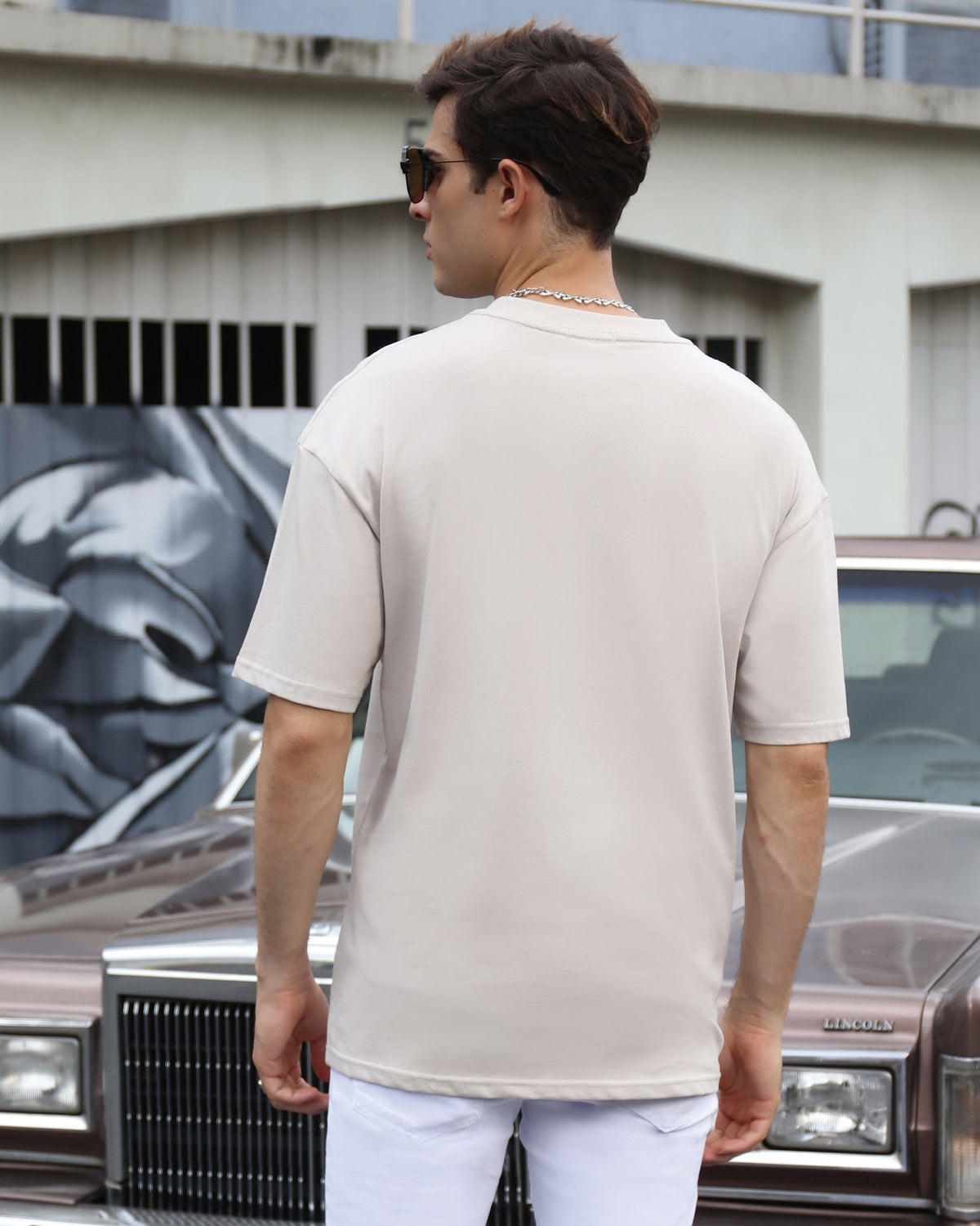 Camiseta con estampado gráfico Retro Vibe-Entrega local en México
