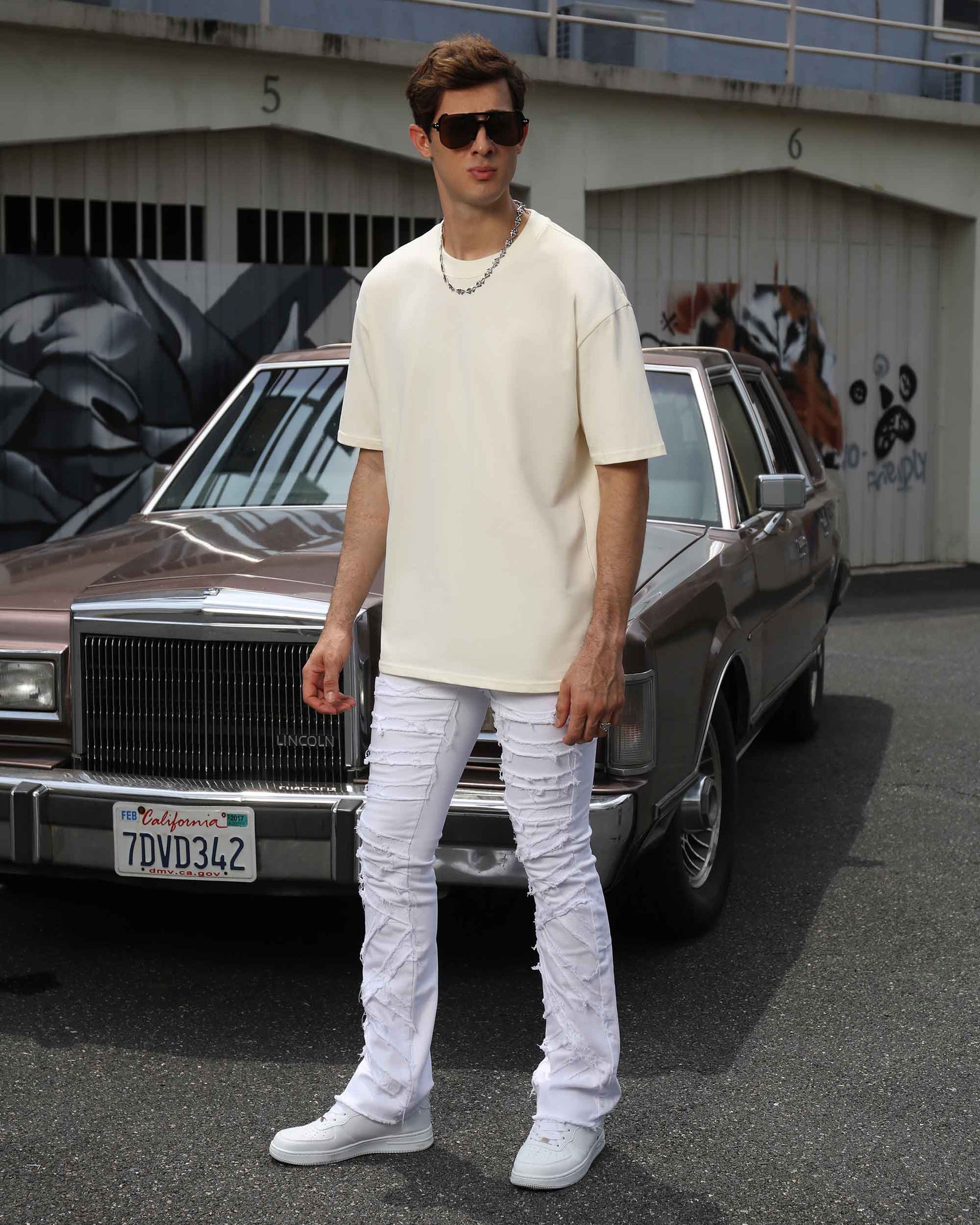 Retro Edge White Flared Jeans with Raw Edge