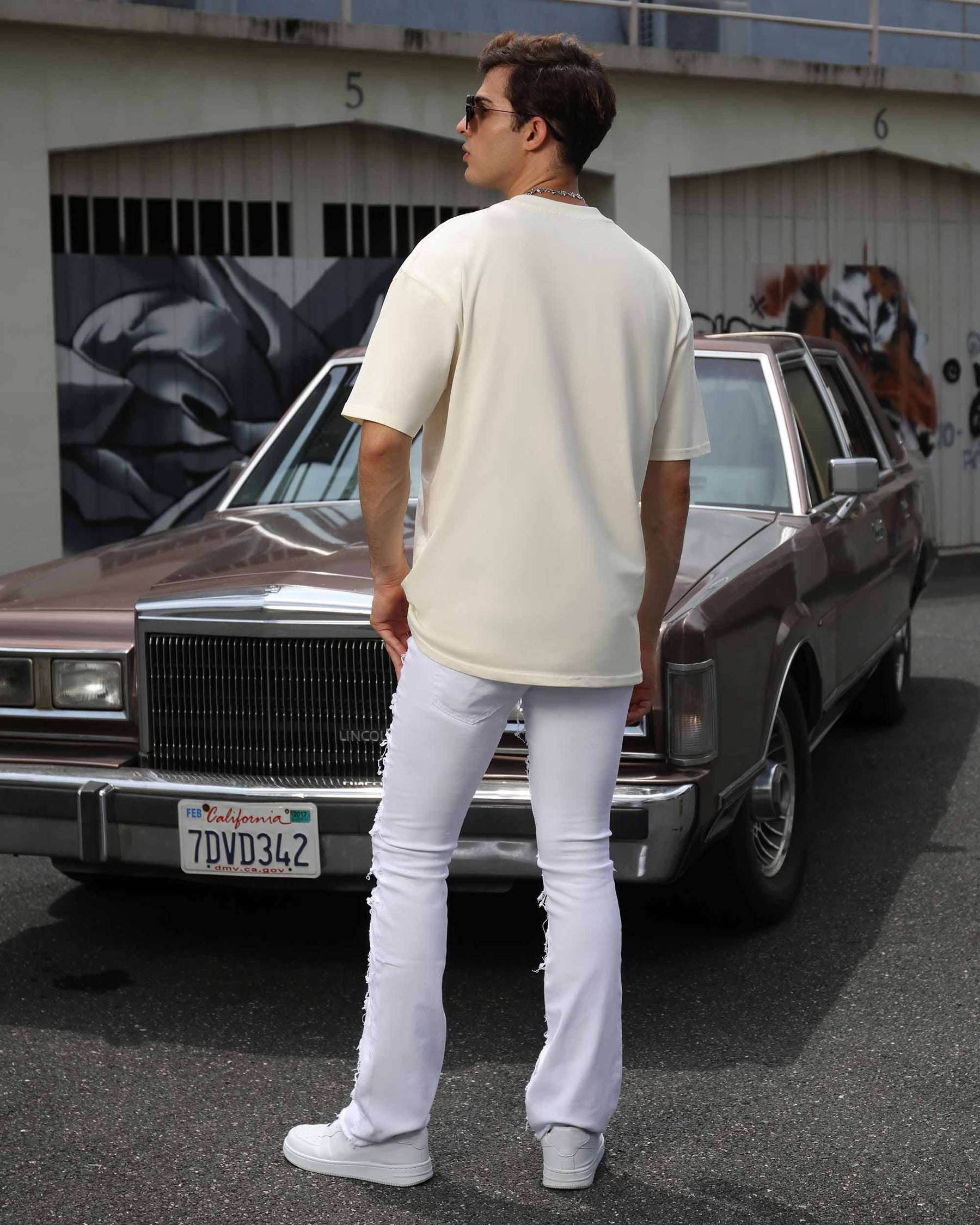 Retro Edge White Flared Jeans with Raw Edge