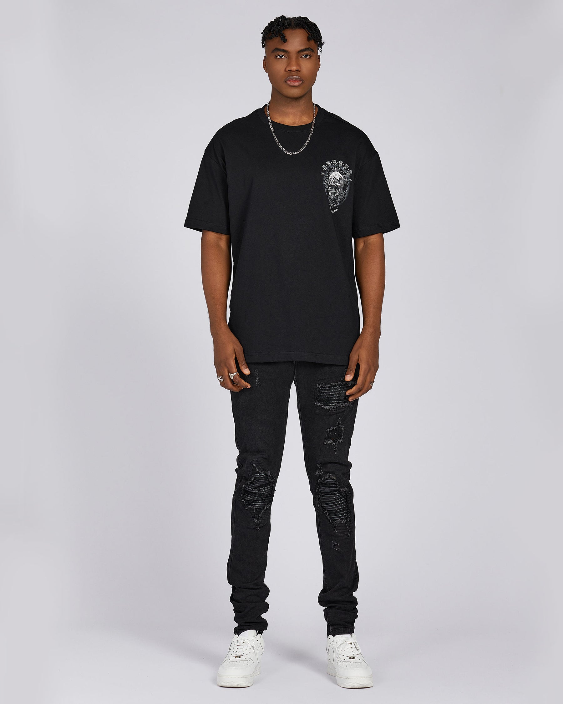 Camiseta con estampado de bandana de calavera negra y texto gótico