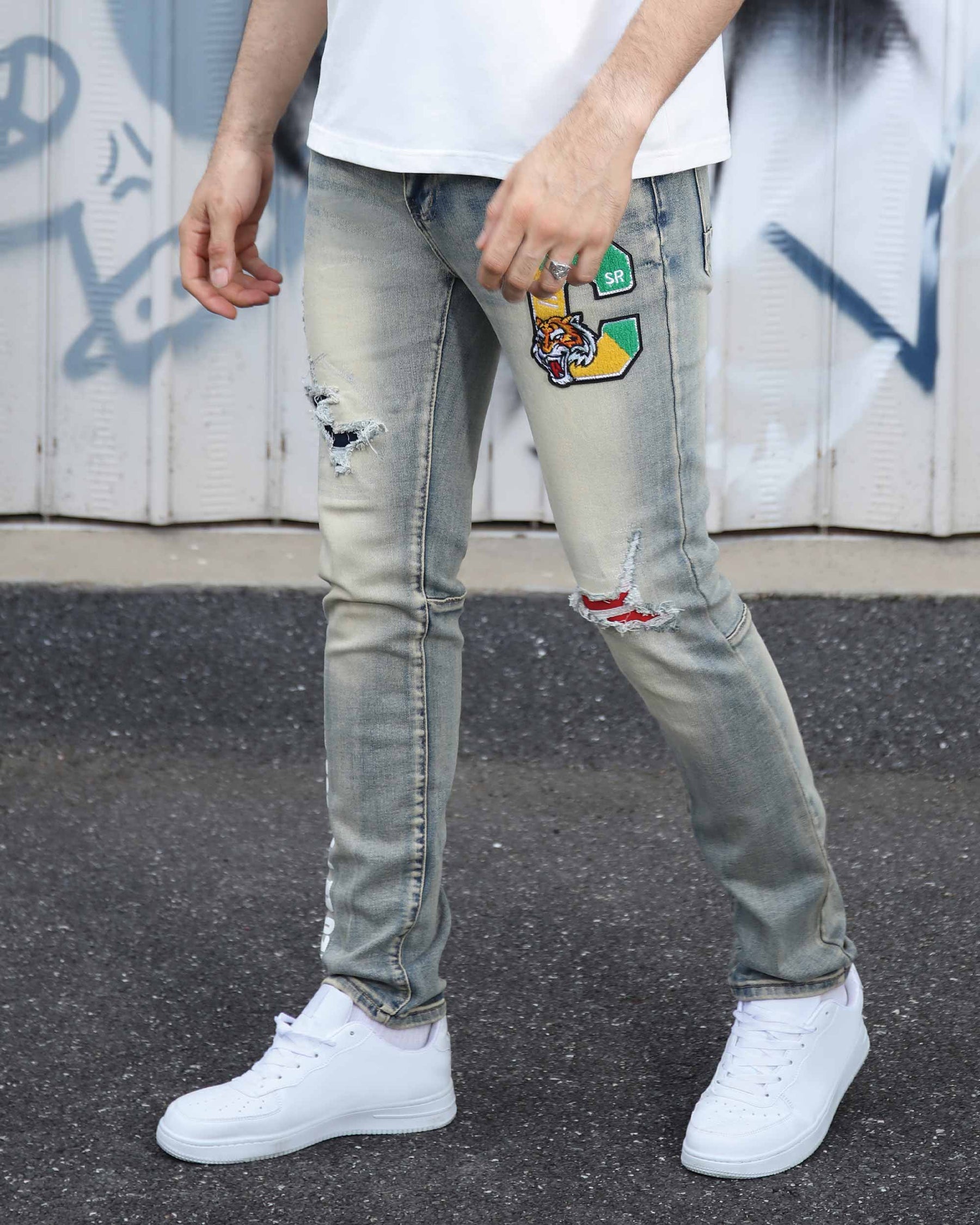 Logeqi Distressed Light Wash Blue Ripped Jeans with Lion Motif Embroider