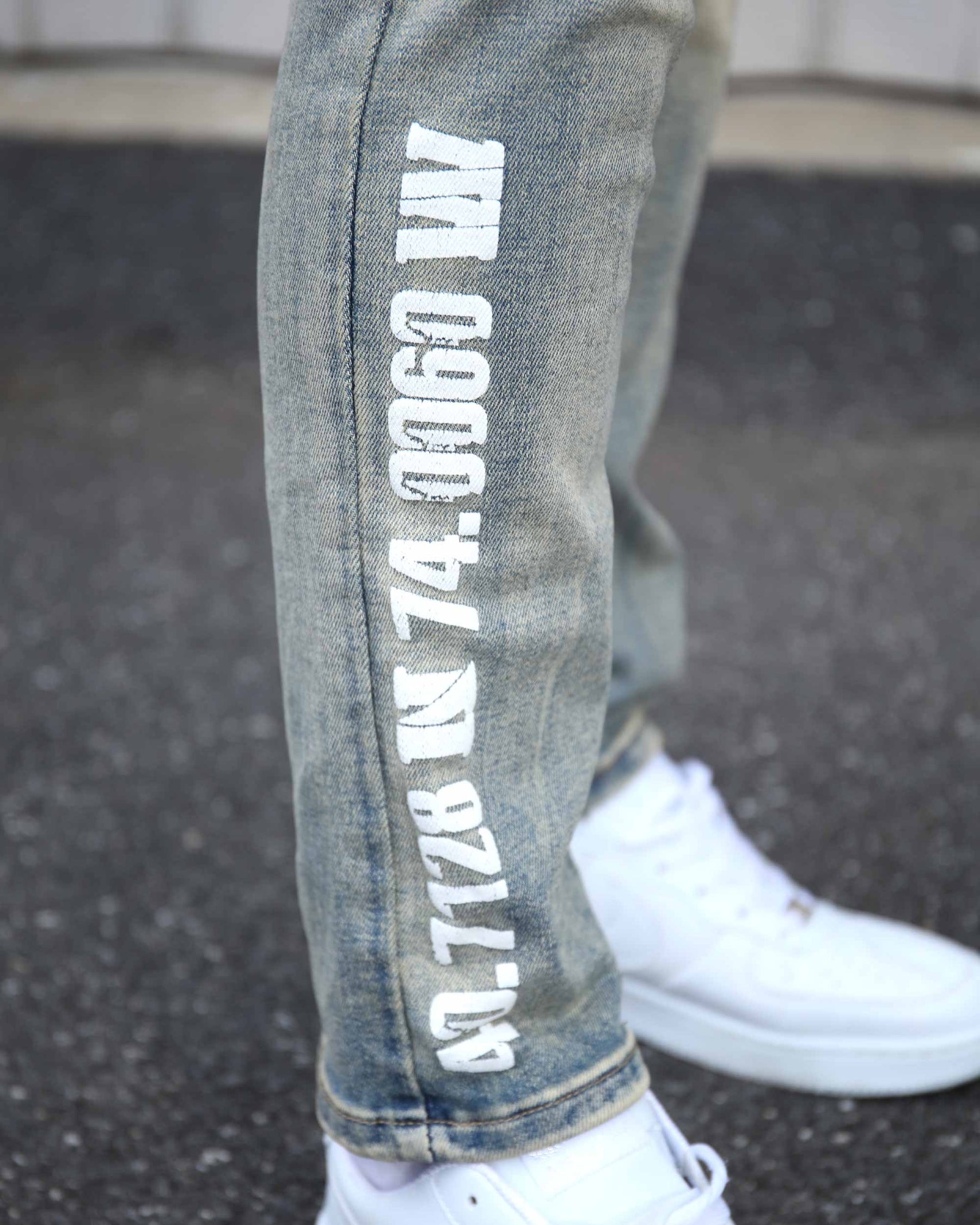 Logeqi Distressed Light Wash Blue Ripped Jeans with Lion Motif Embroider