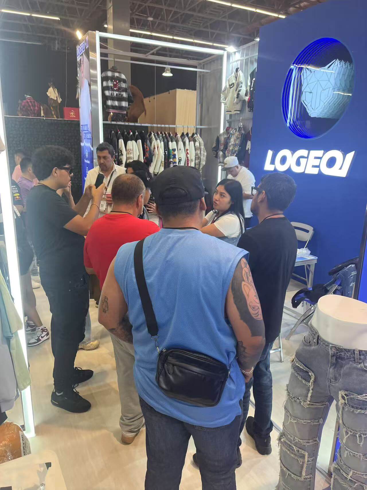 Customers and buyers gathered at the LOGEQI stands at INTERMODA 2025