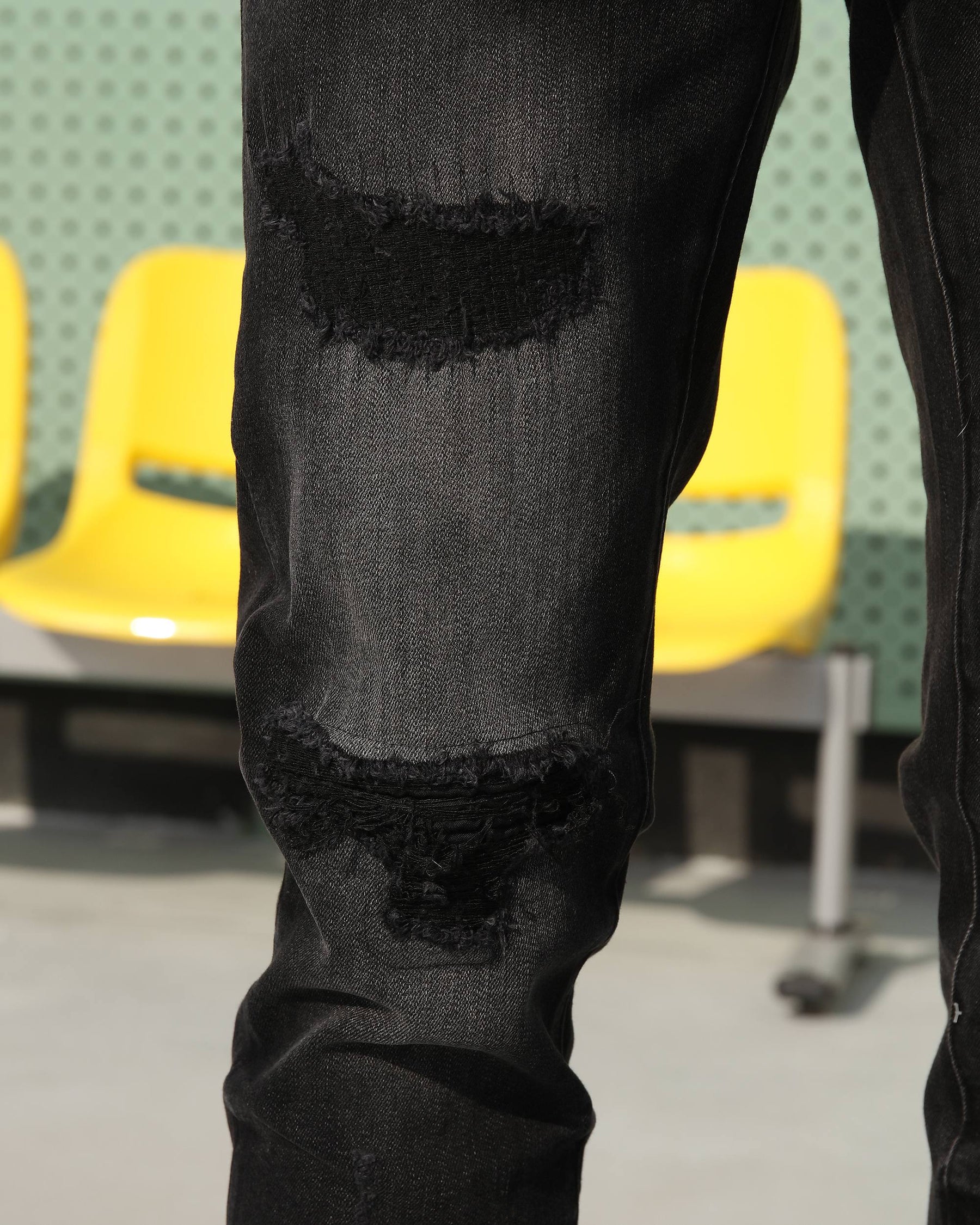 Streetwear Men’s Black Ripped & Distressed Skinny Patched Jeans