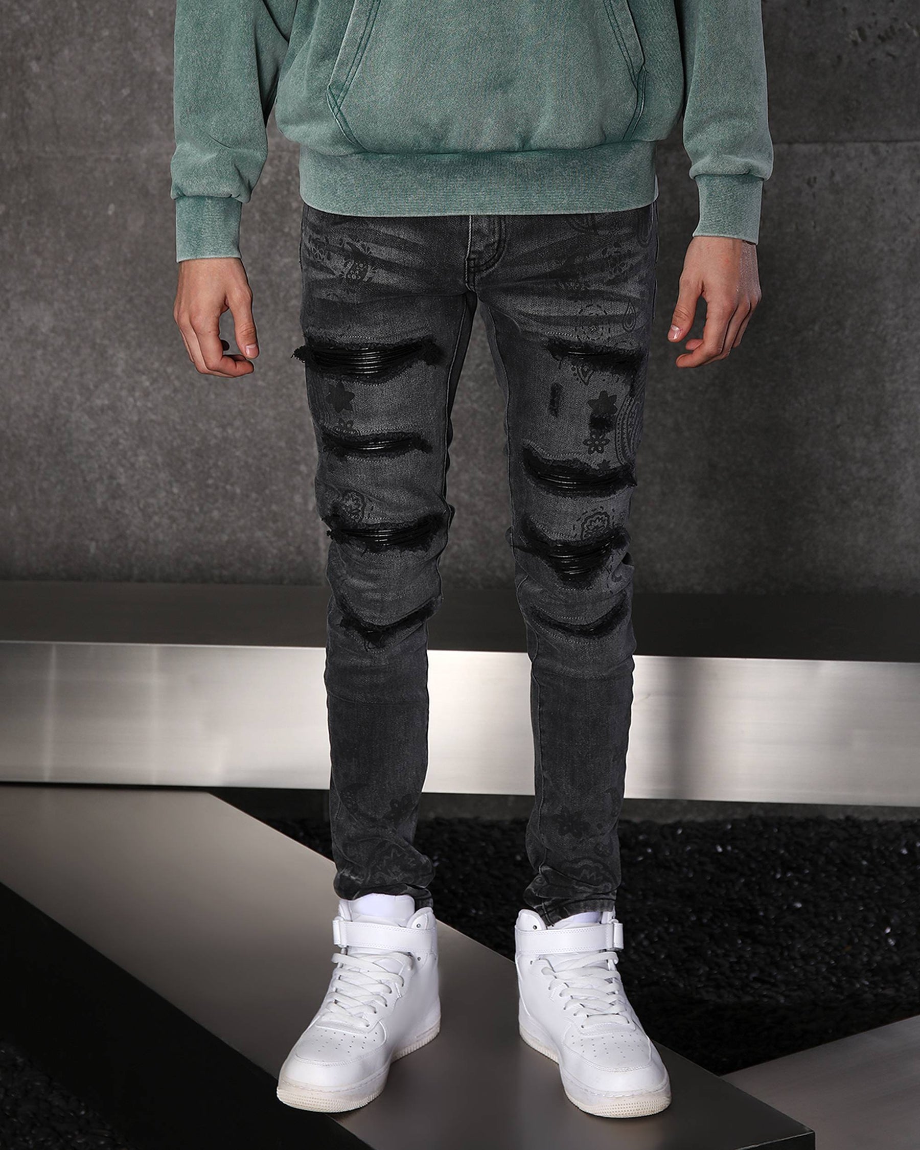 LOGEQI Sleek Men’s Black Distressed Skinny Jeans with Floral Prints