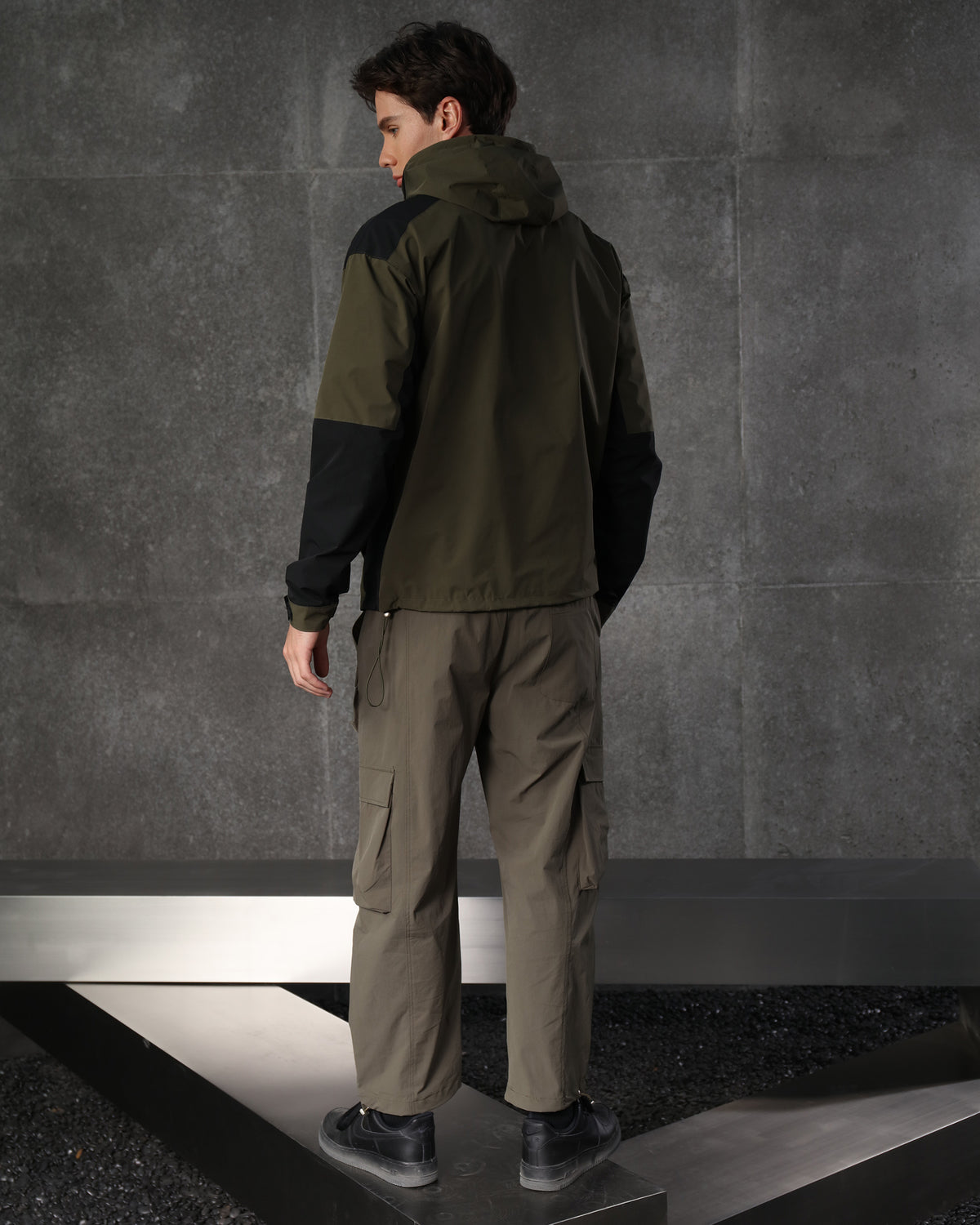 Pantalones cargo holgados utilitarios LOGEQI para hombre con múltiples bolsillos