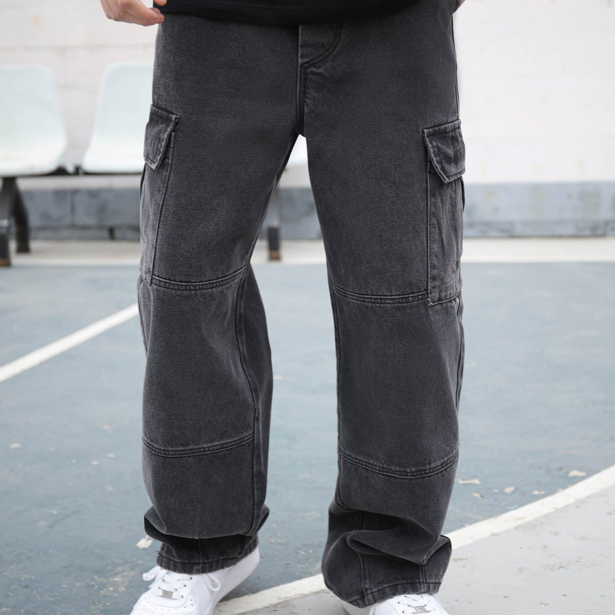 Shop Men's Black Loose Jeans with Large Pockets | LOGEQI Shop Men's Black Loose Jeans with Large Pockets | LOGEQI