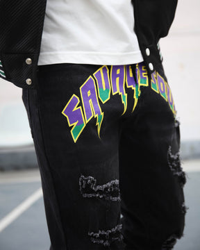 Vaqueros slim desgastados con letras de graffiti negros