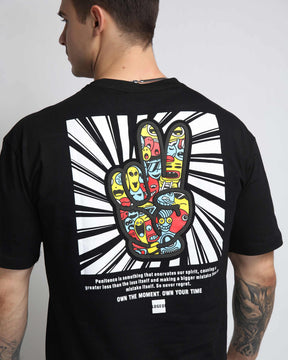 Camiseta con estampado llamativo de tipografía atrevida