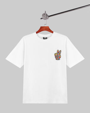 Camiseta con estampado llamativo de tipografía atrevida