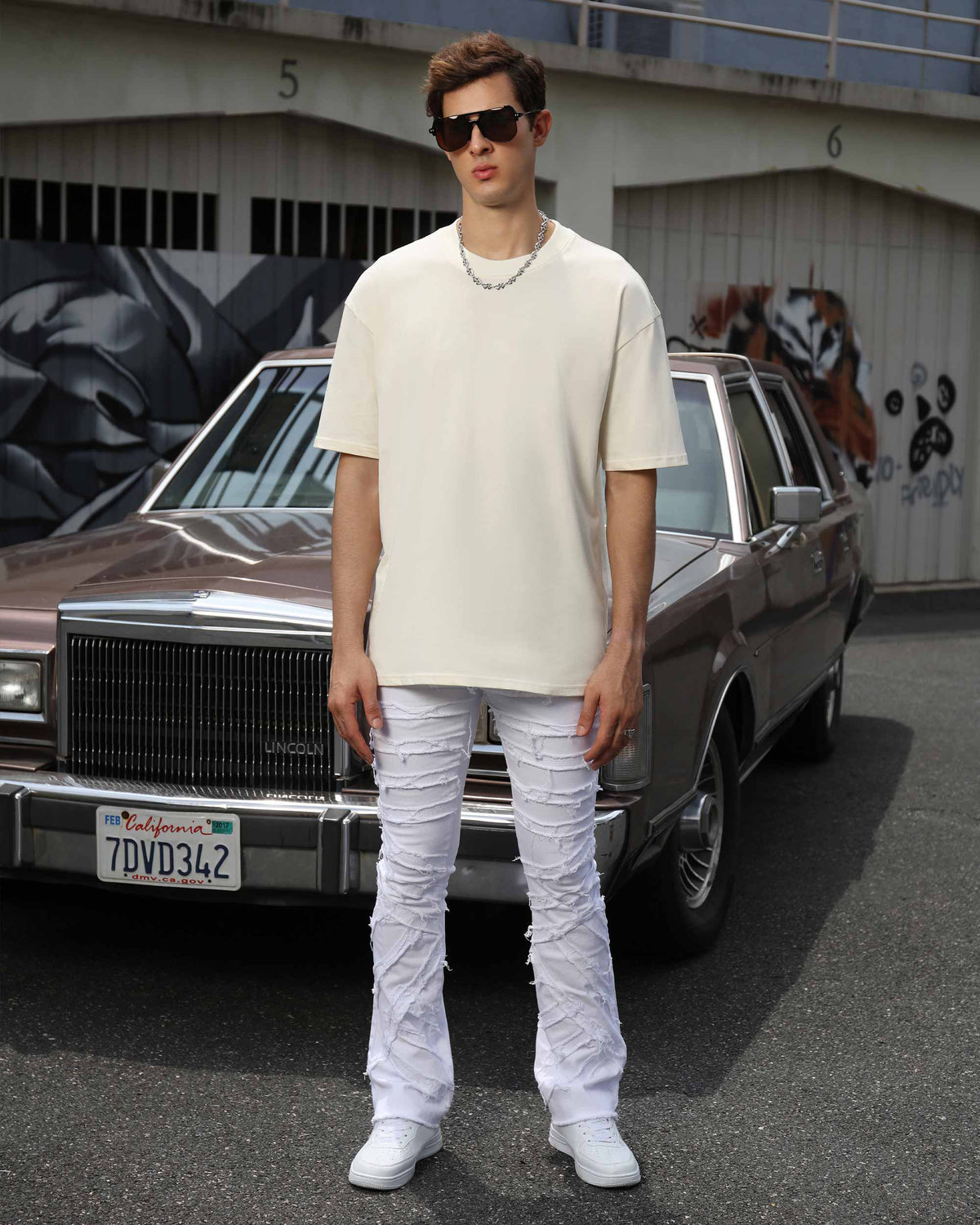Retro Edge White Flared Jeans with Raw Edge