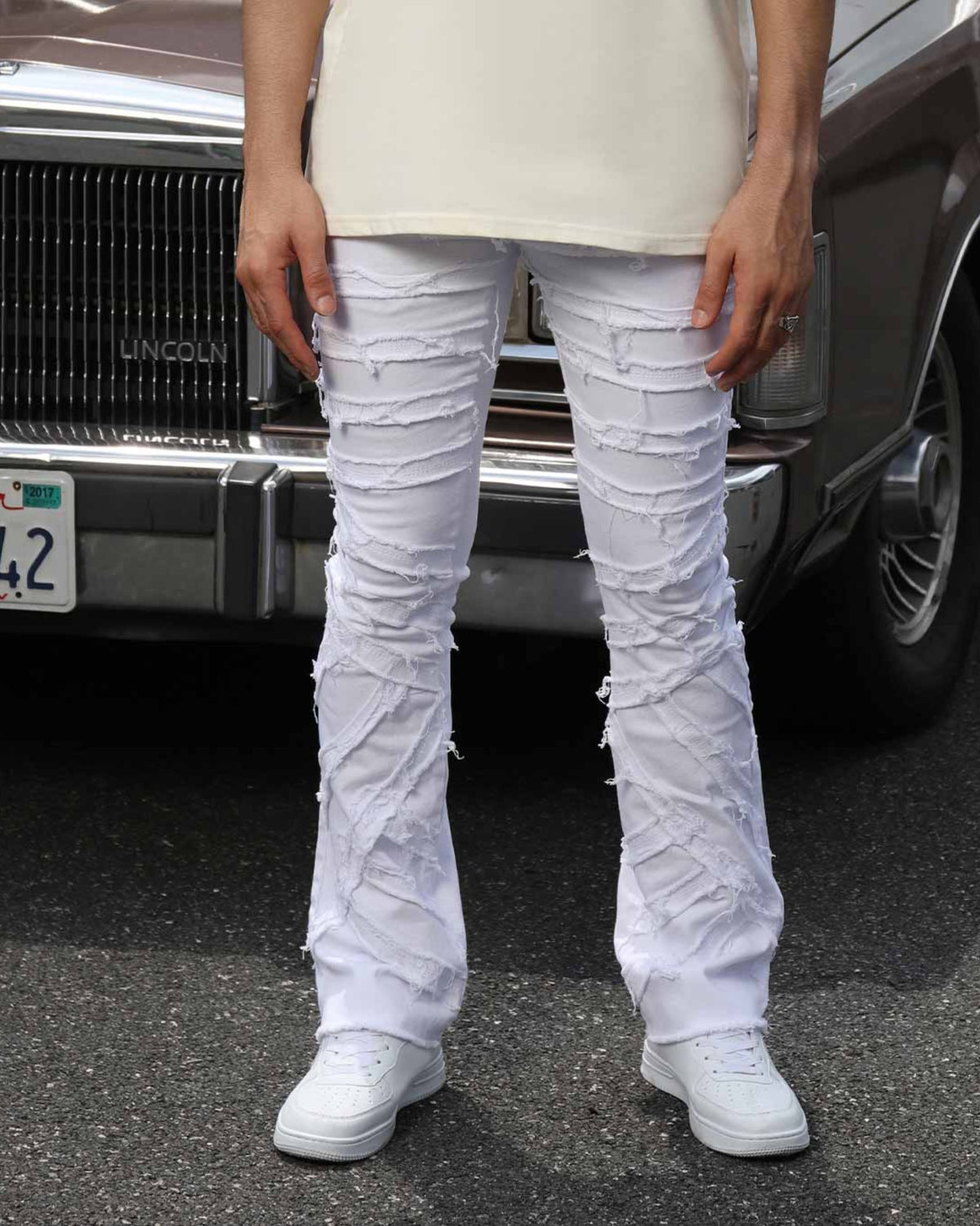 Retro Edge White Flared Jeans with Raw Edge