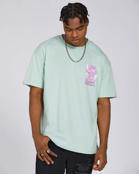 Camiseta con gráfico de cita de tipografía 