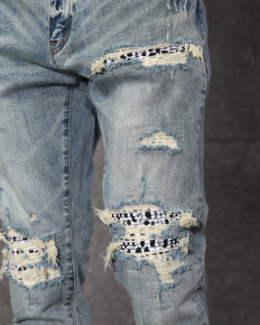 Vaqueros rotos azul claro con parches de cuadros para hombre
