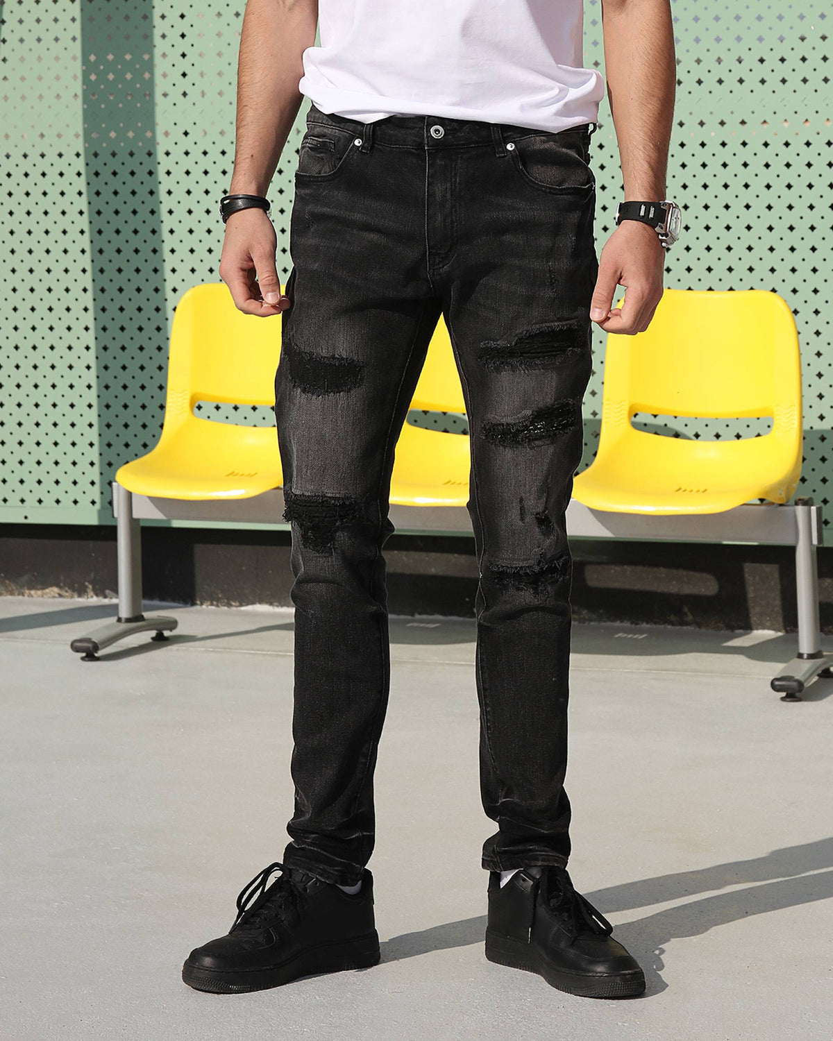Streetwear Men’s Black Ripped & Distressed Skinny Patched Jeans